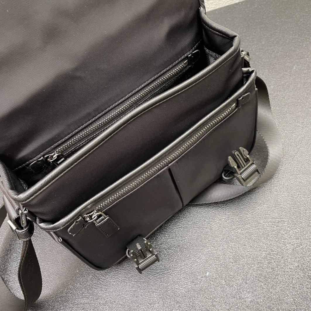 Functional 6486 Prada AAA Man Messenger Bags