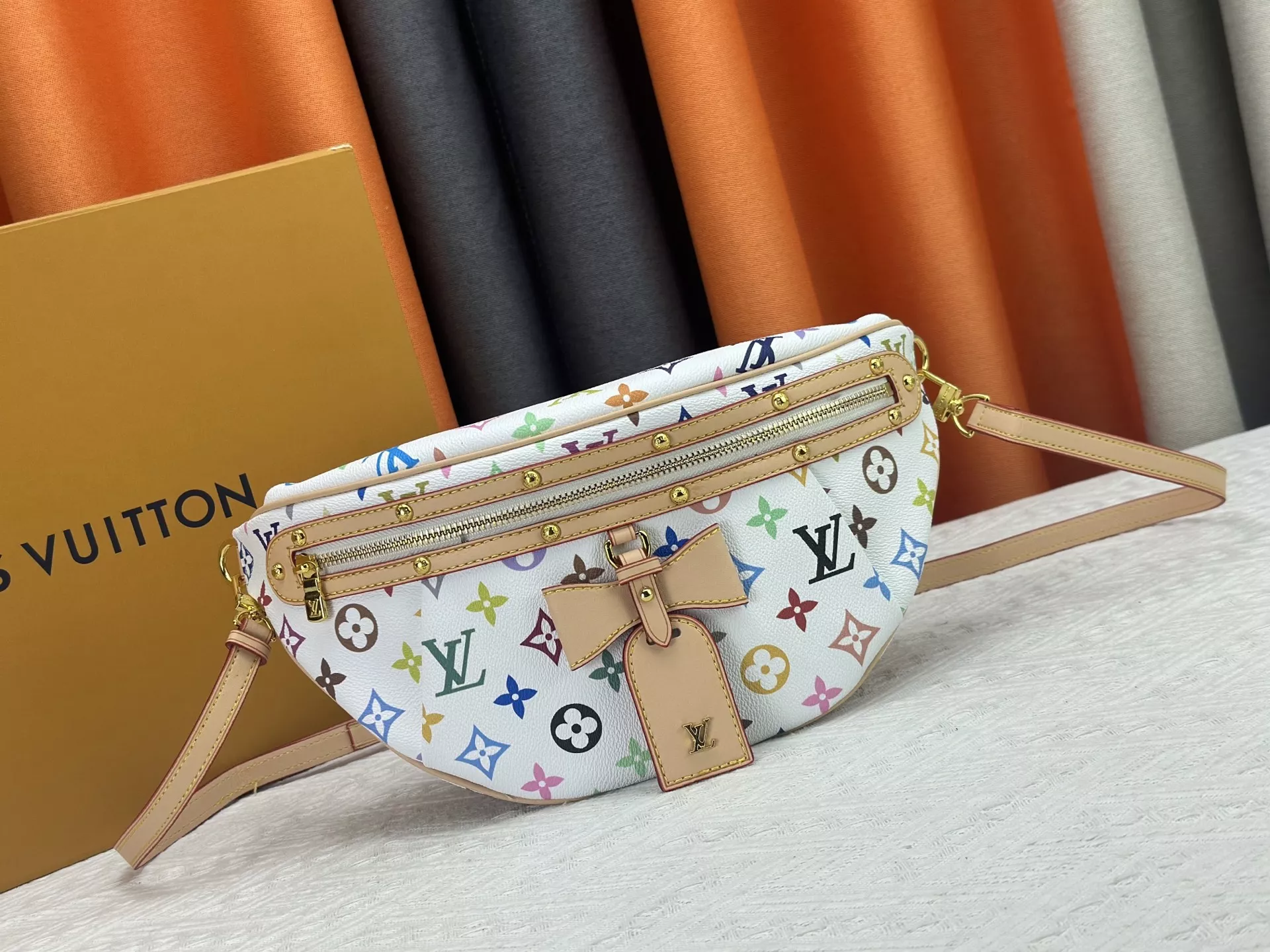 Functional 6678 Louis Vuitton AAA Quality Messenger Bags For Women