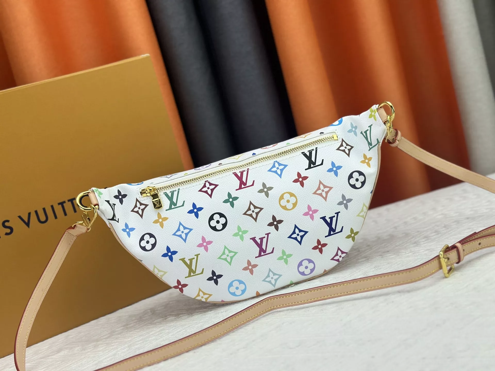 Functional 6678 Louis Vuitton AAA Quality Messenger Bags For Women