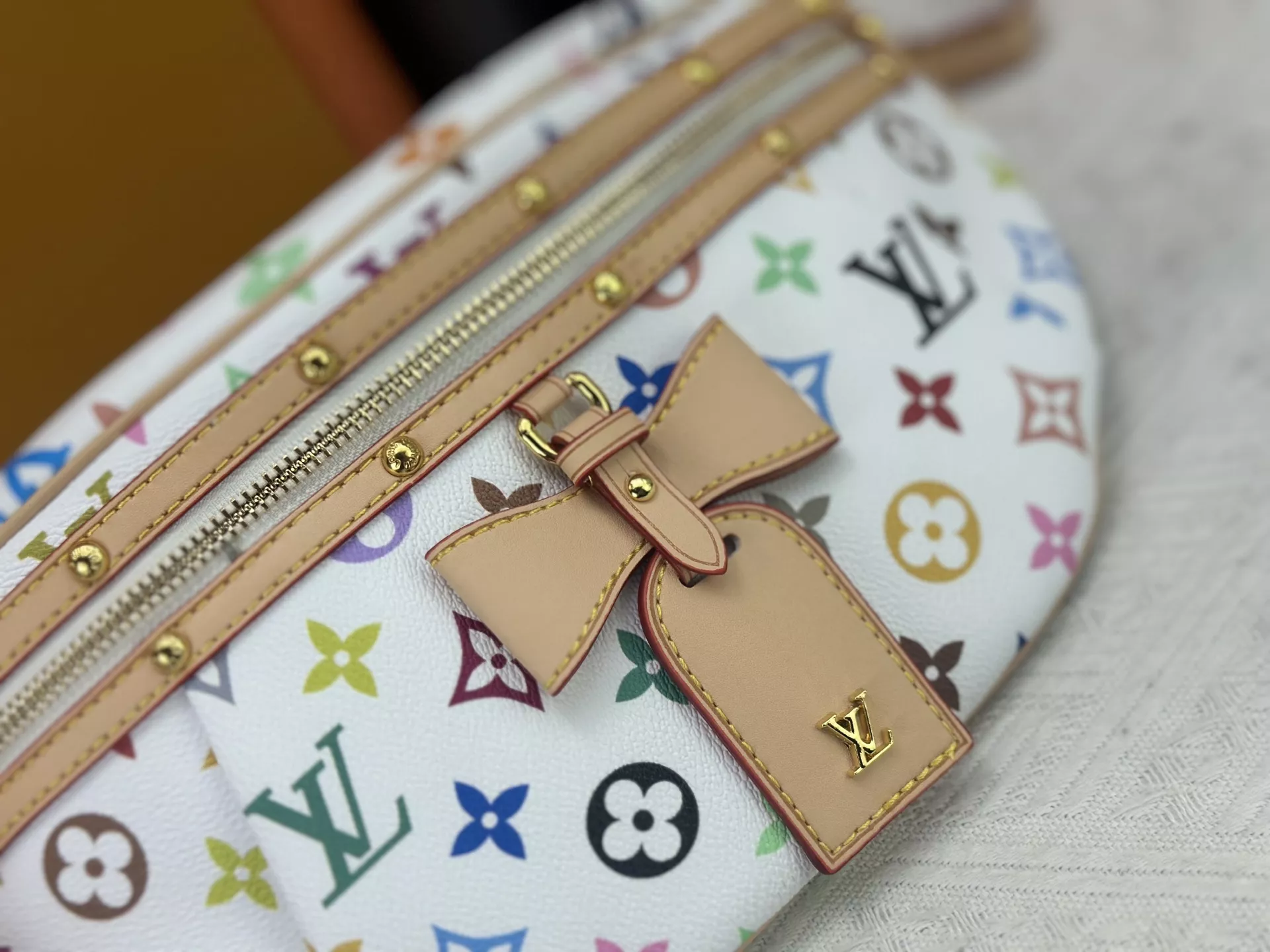 Functional 6678 Louis Vuitton AAA Quality Messenger Bags For Women