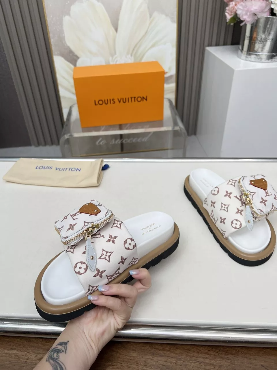 Functional 6984 Louis Vuitton Slippers For Women