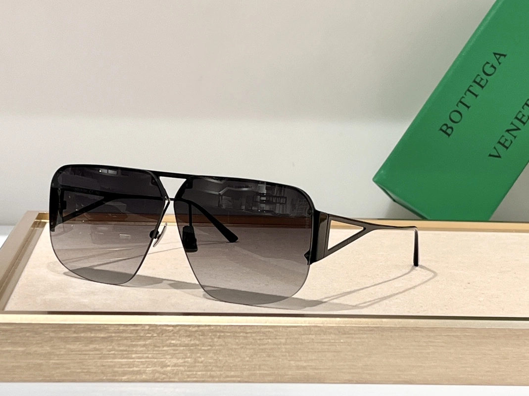 Functional 7115 Bottega Veneta AAA Quality Sunglasses