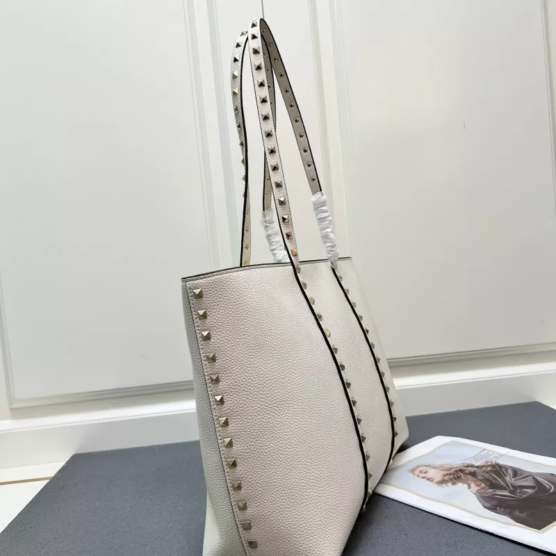 Functional 745 Valentino AAA Quality Shoulder Bags For Women
