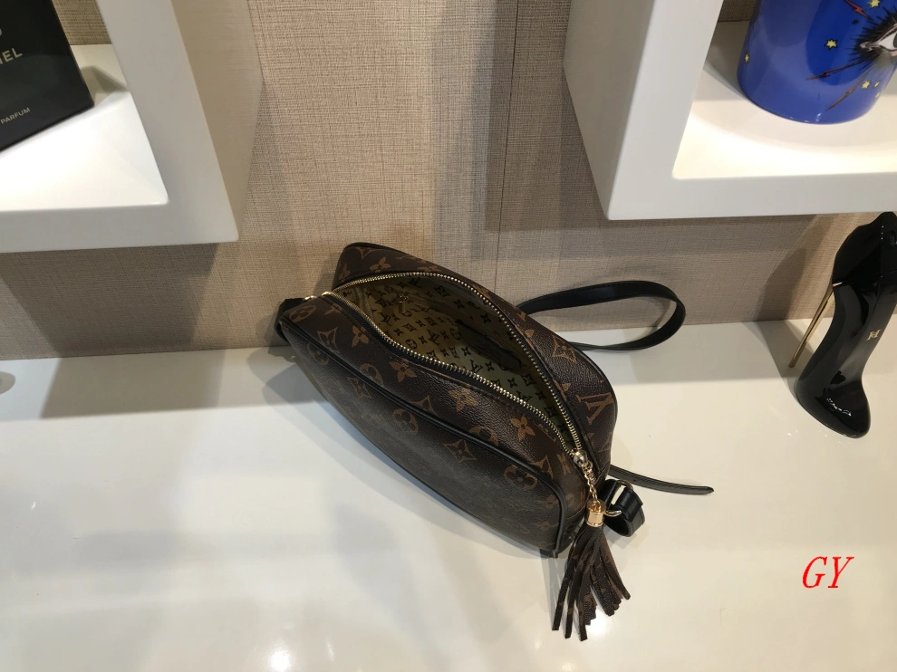 Functional 7456 Louis Vuitton LV Fashion Messenger Bags