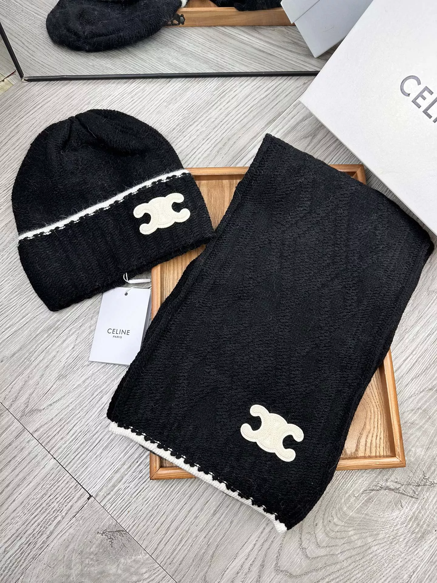 Functional 7495 Celine Hat and Scarf Set