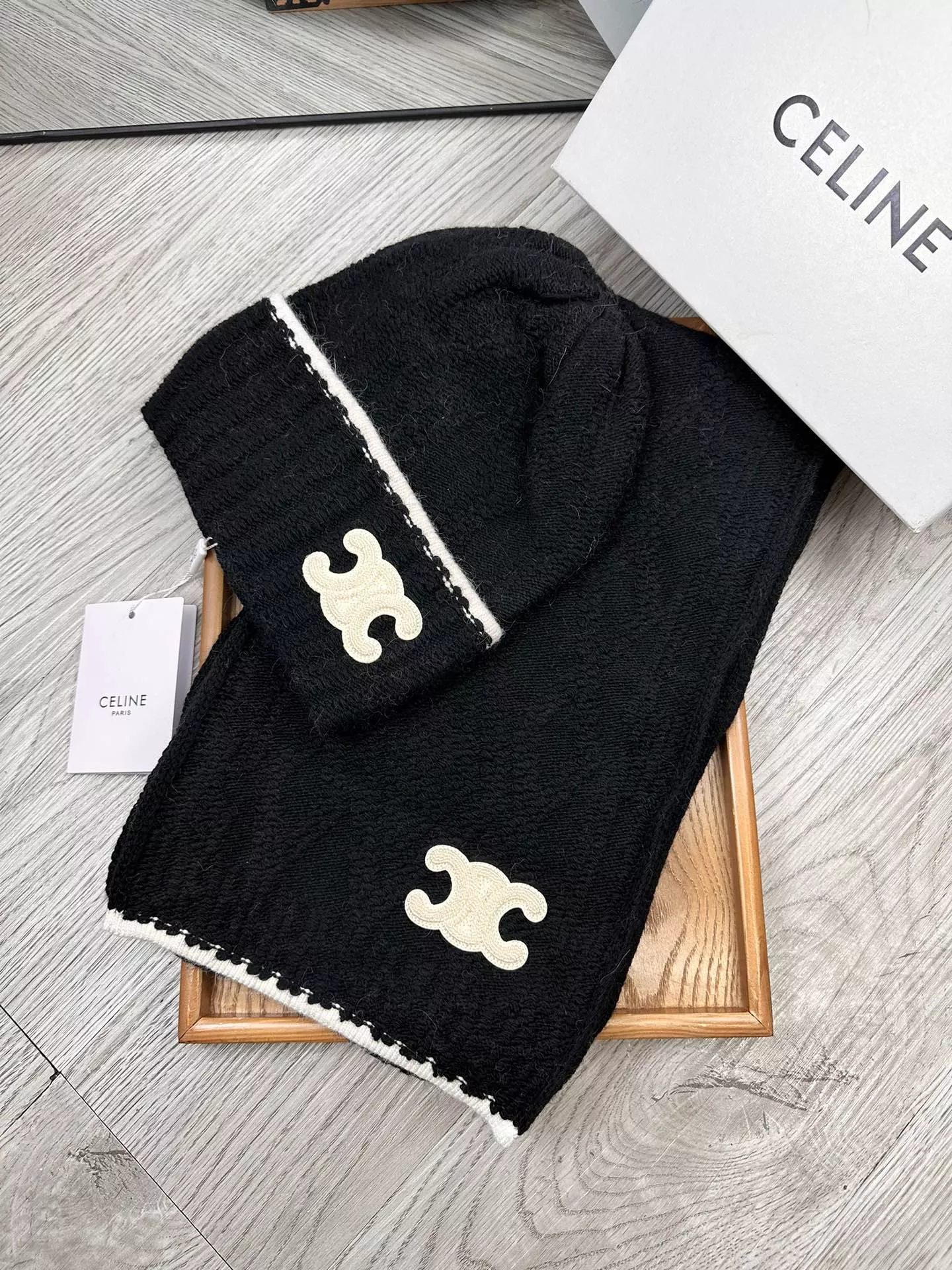 Functional 7495 Celine Hat and Scarf Set