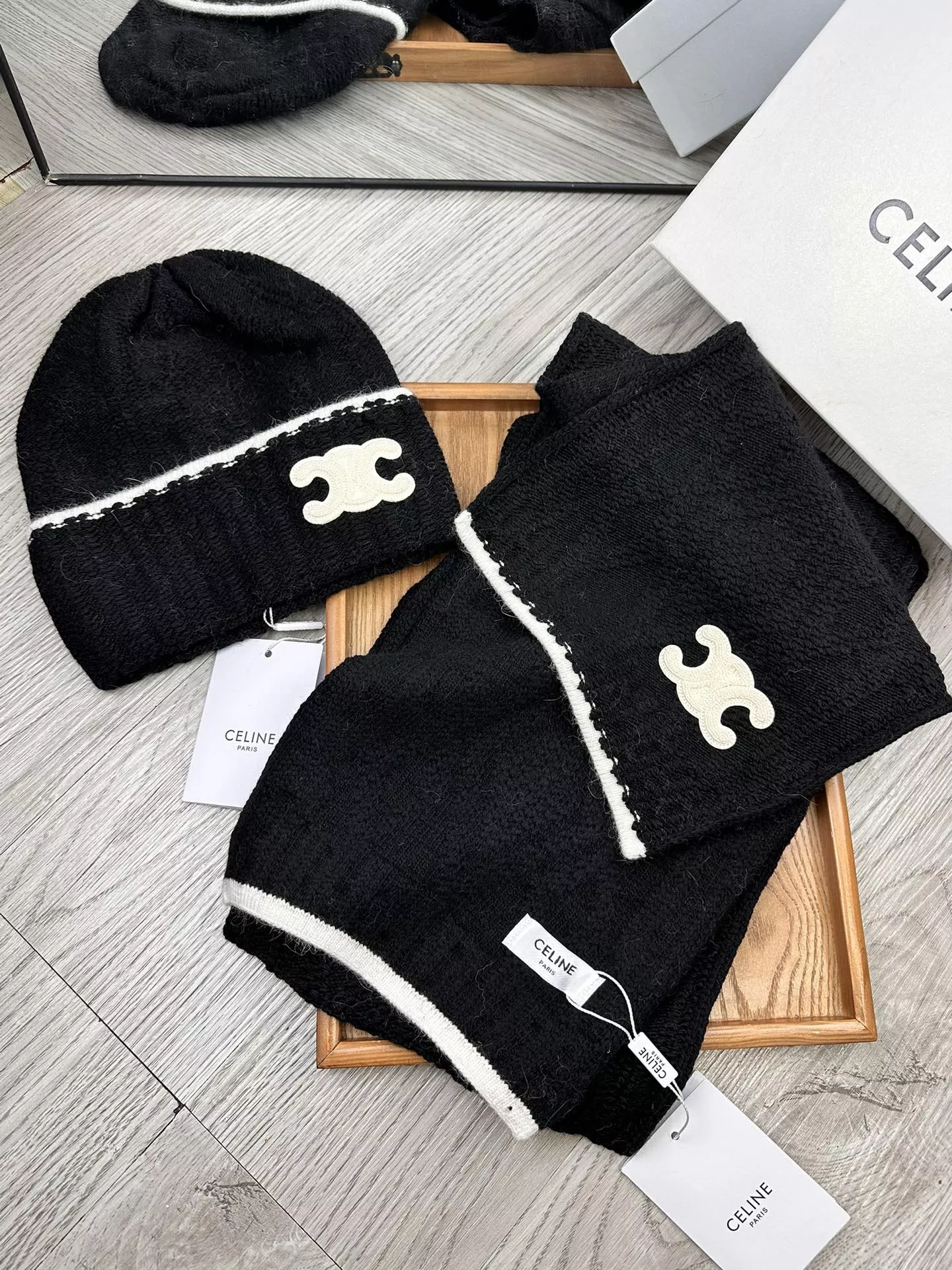 Functional 7495 Celine Hat and Scarf Set