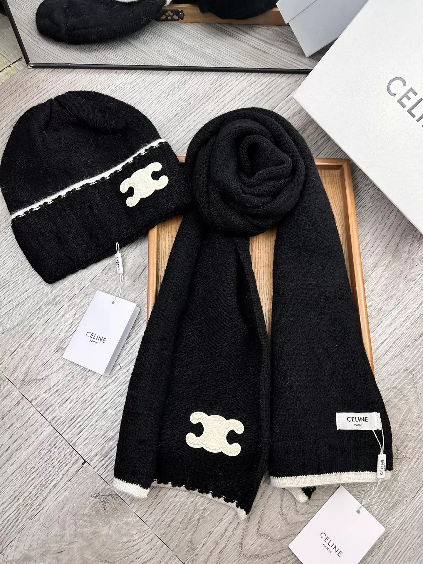 Functional 7495 Celine Hat and Scarf Set