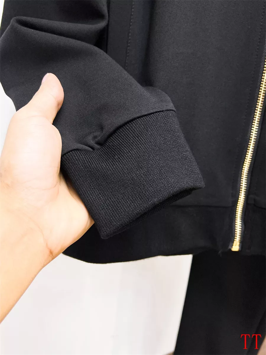 Functional 8013 Prada Tracksuits Long Sleeved For Men