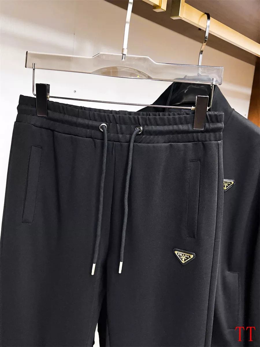 Functional 8013 Prada Tracksuits Long Sleeved For Men