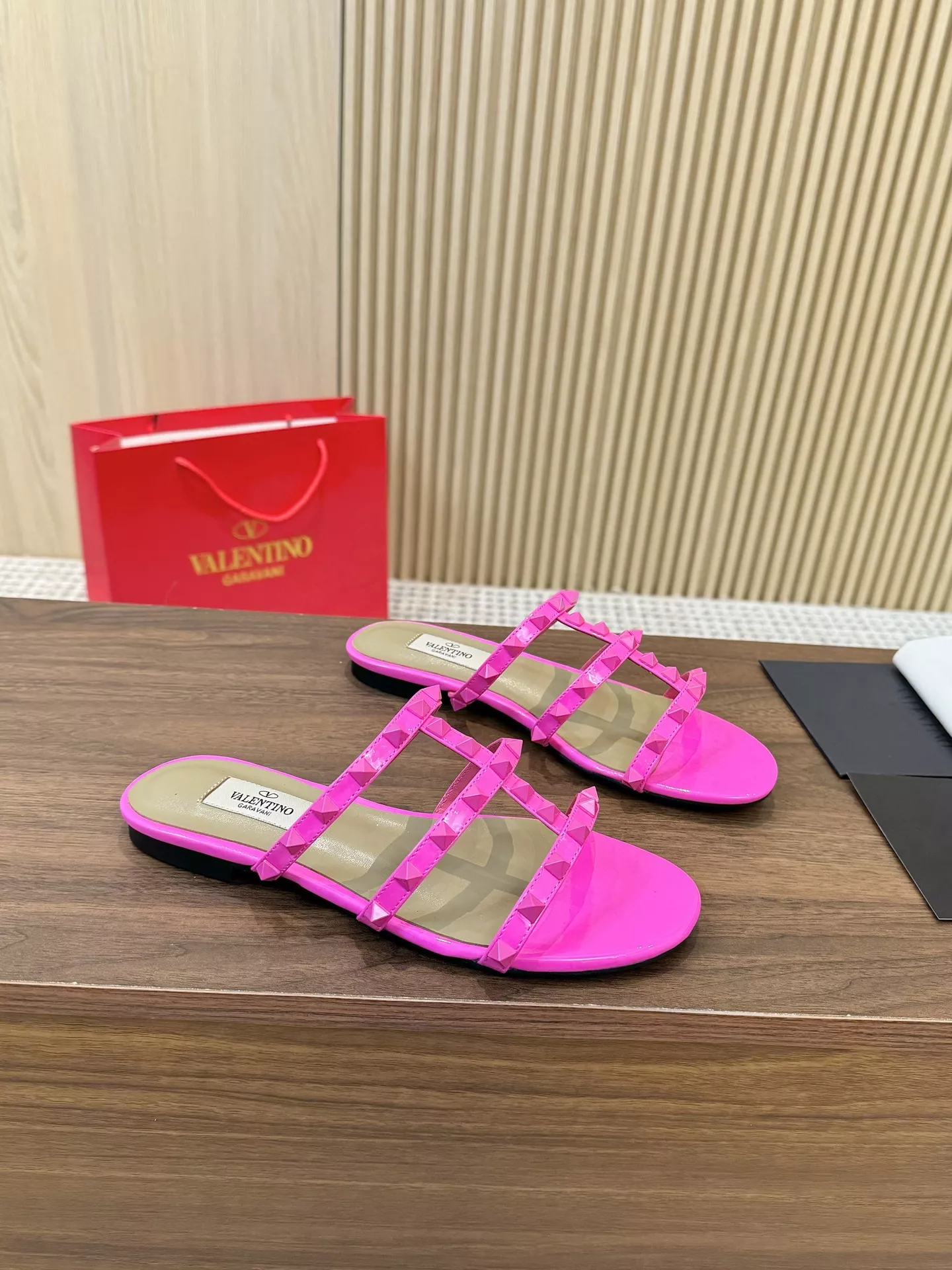Functional 8270 Valentino Slippers For Women