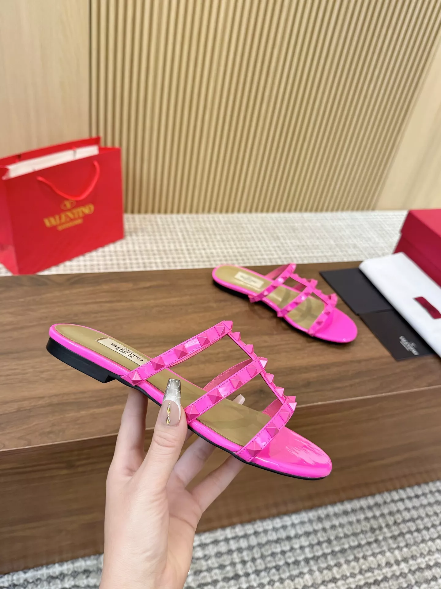 Functional 8270 Valentino Slippers For Women