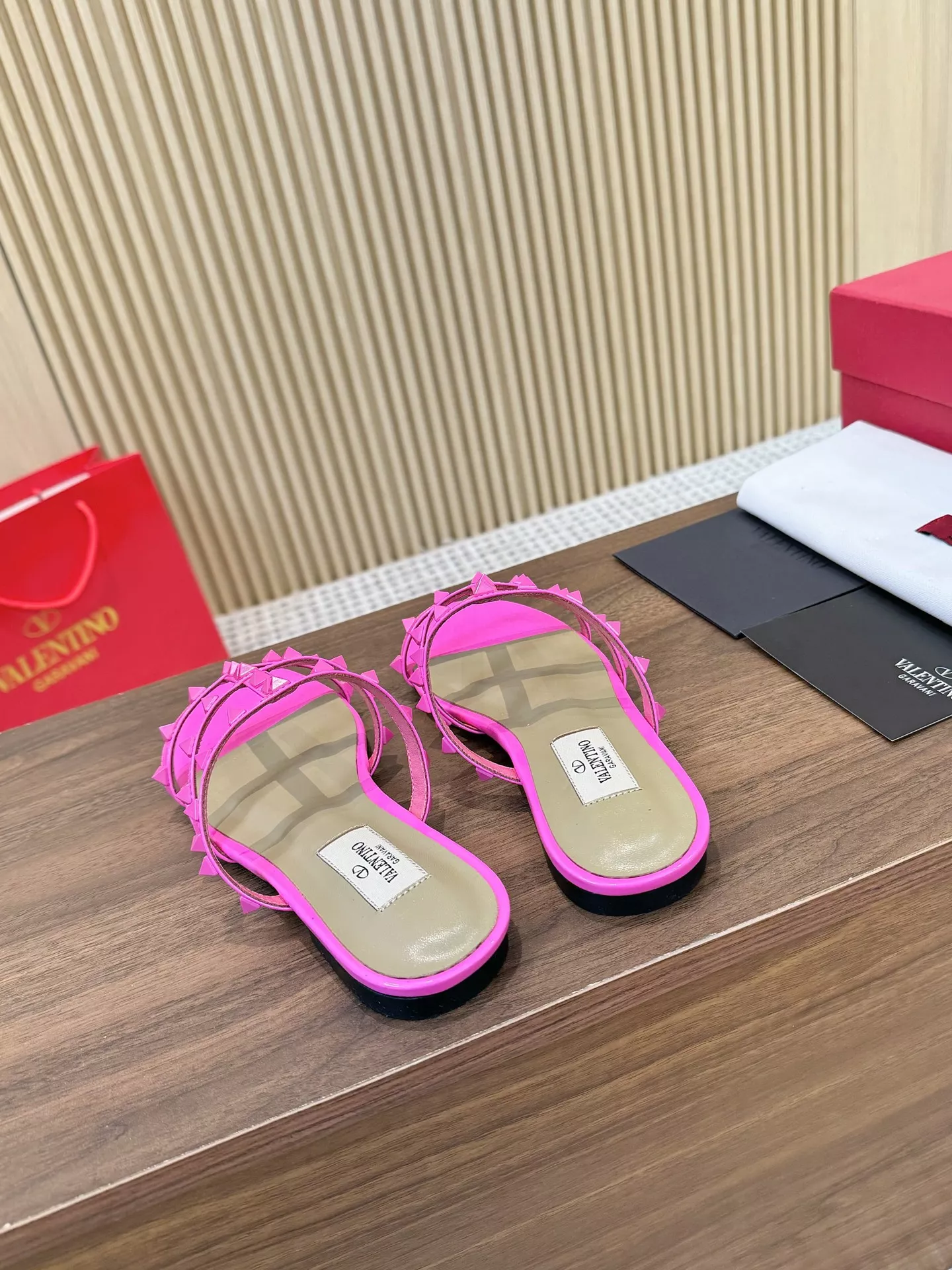 Functional 8270 Valentino Slippers For Women