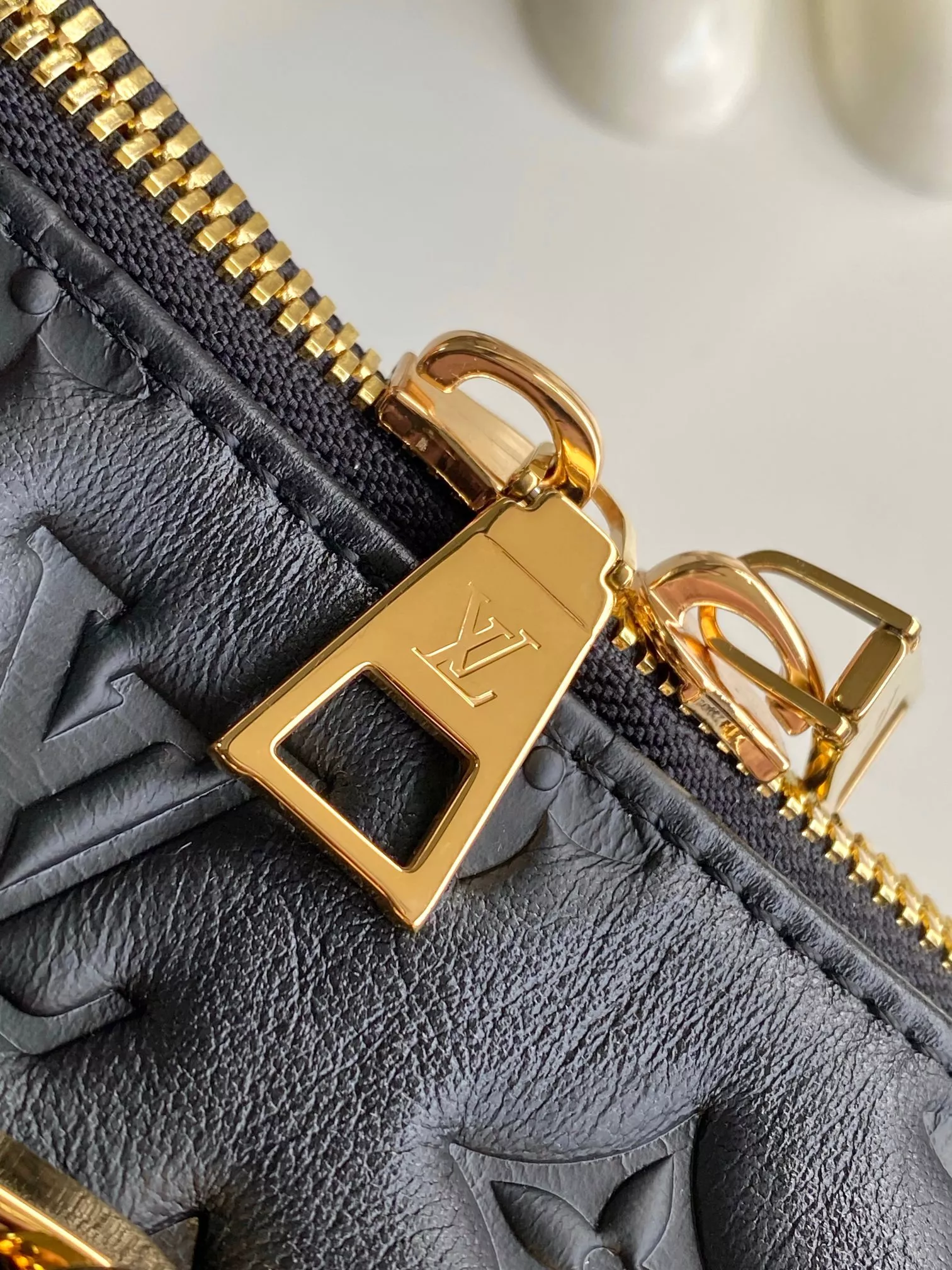 Functional 8310 Louis Vuitton AAA Quality Messenger Bags