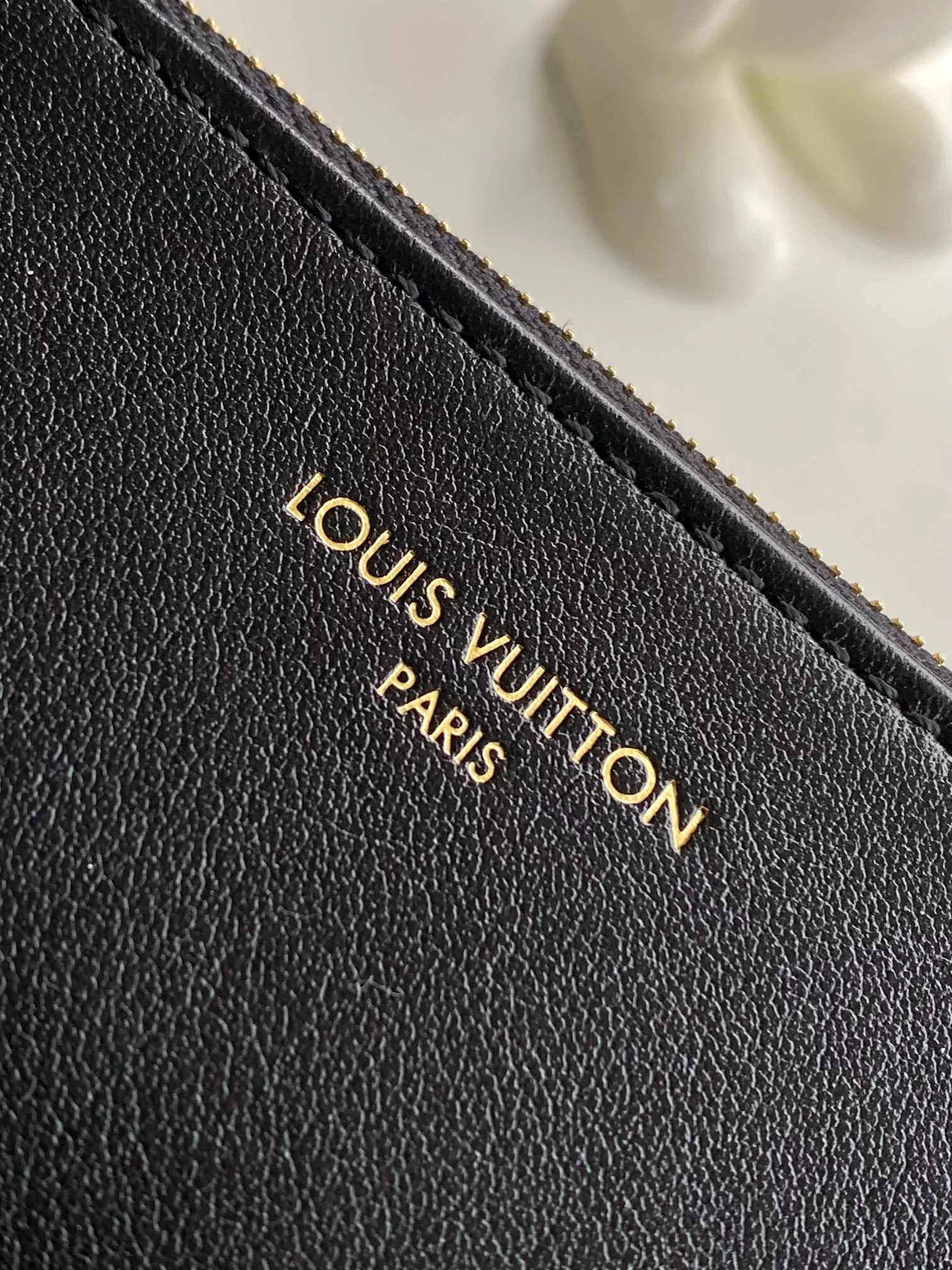 Functional 8310 Louis Vuitton AAA Quality Messenger Bags