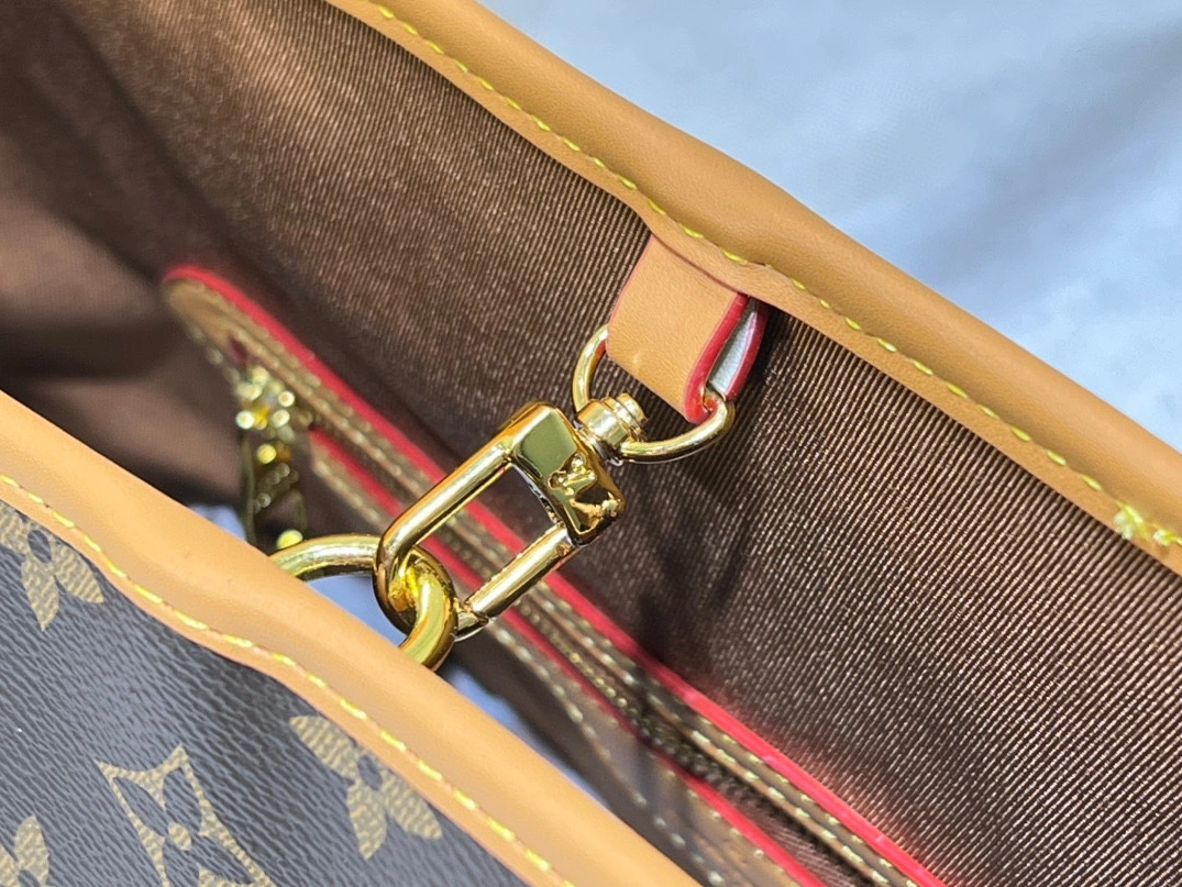 Functional 8326 Louis Vuitton AAA Quality Shoulder Bags For Women