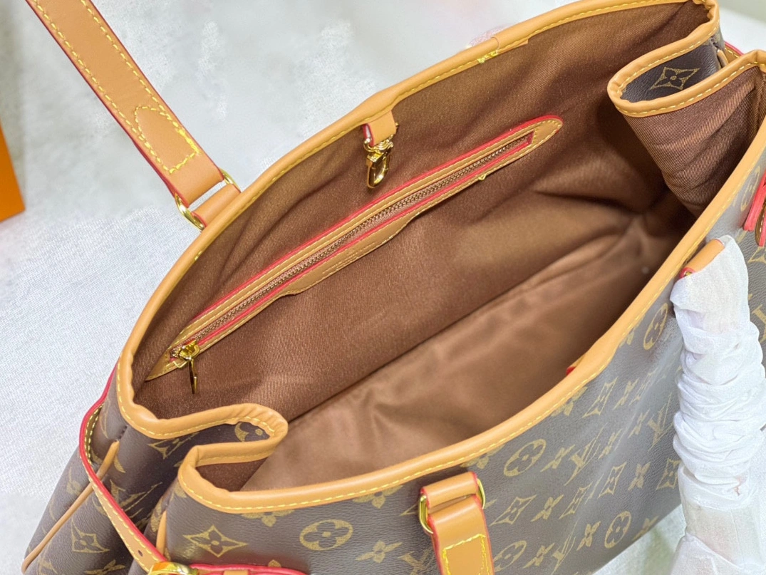 Functional 8326 Louis Vuitton AAA Quality Shoulder Bags For Women