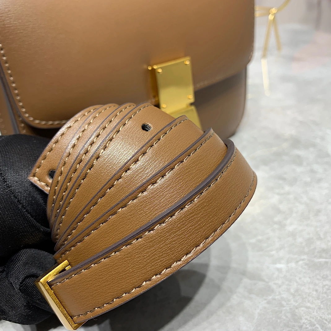 Functional 8334 Celine AAA Quality Messenger Bags For Women