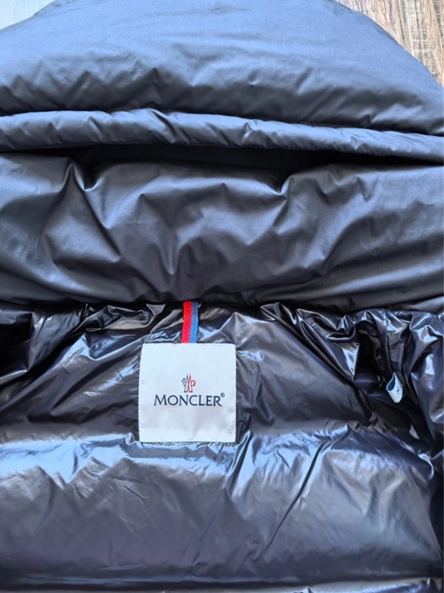 Functional 8335 Moncler Down Feather Coat Long Sleeved For Unisex