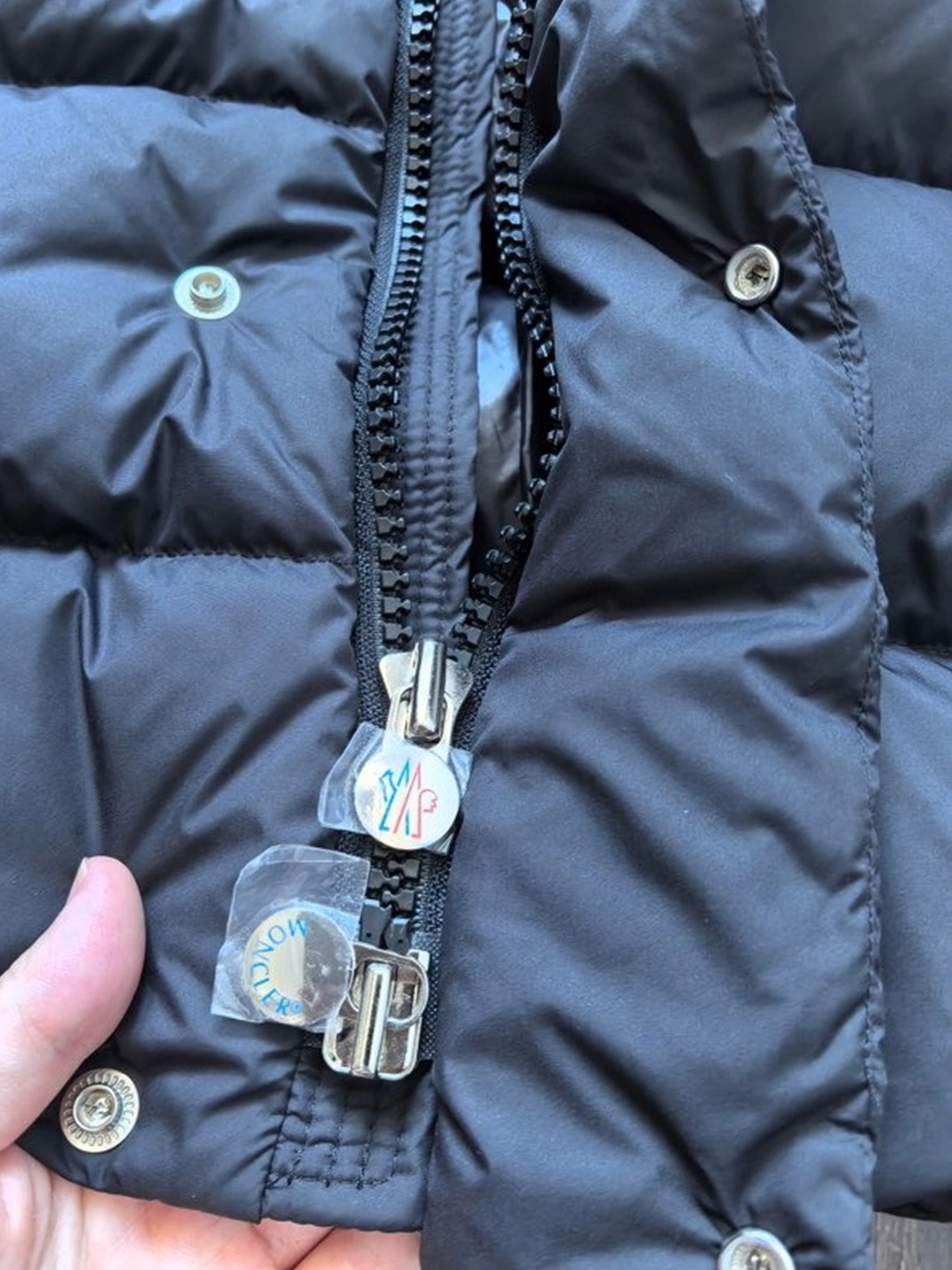 Functional 8335 Moncler Down Feather Coat Long Sleeved For Unisex