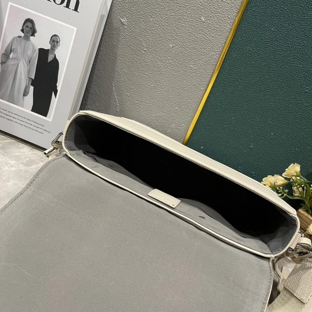 Functional 8632 Louis Vuitton AAA Man Messenger Bags