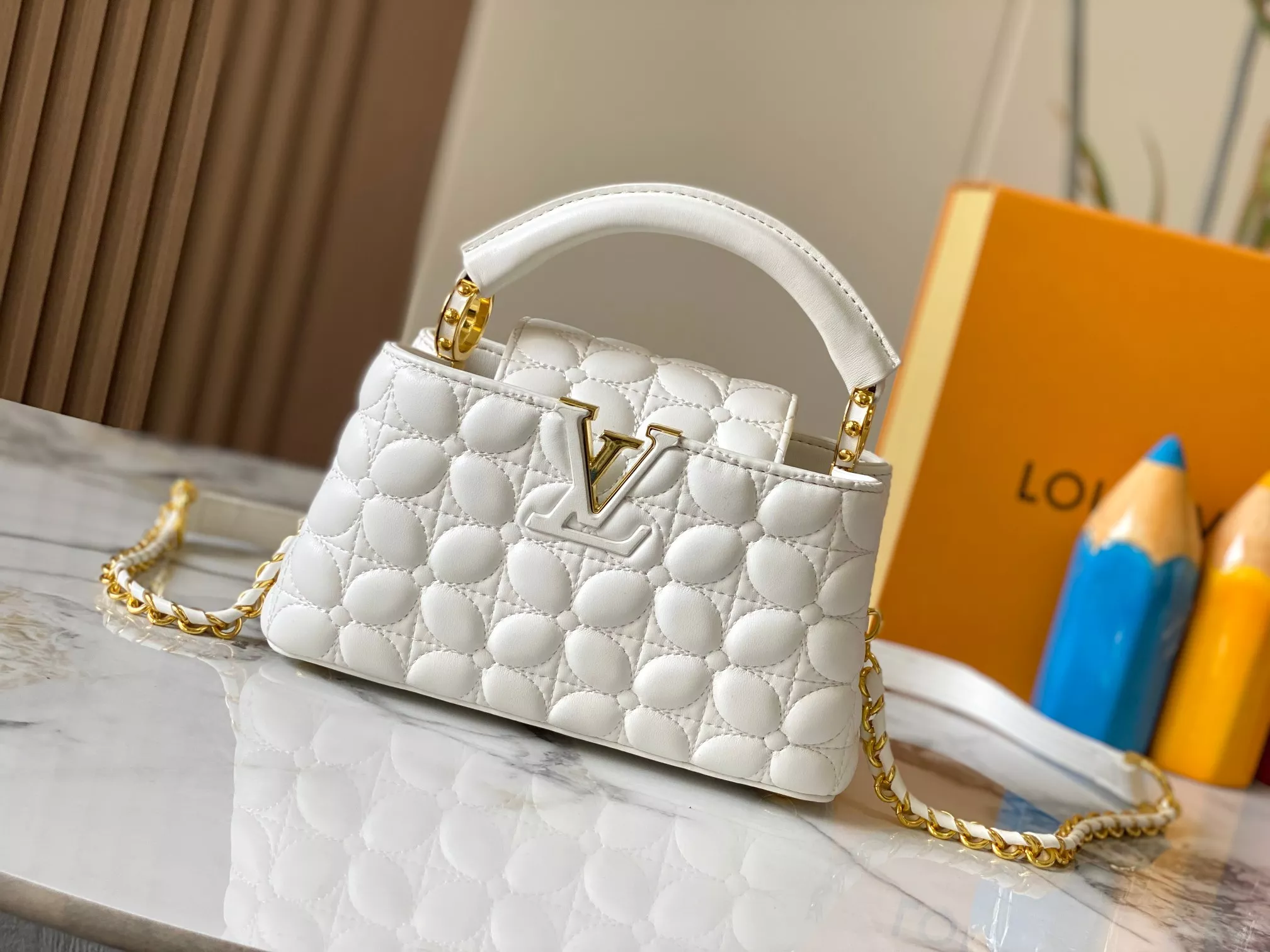Functional 8834 Louis Vuitton AAA Quality Messenger Bags For Women
