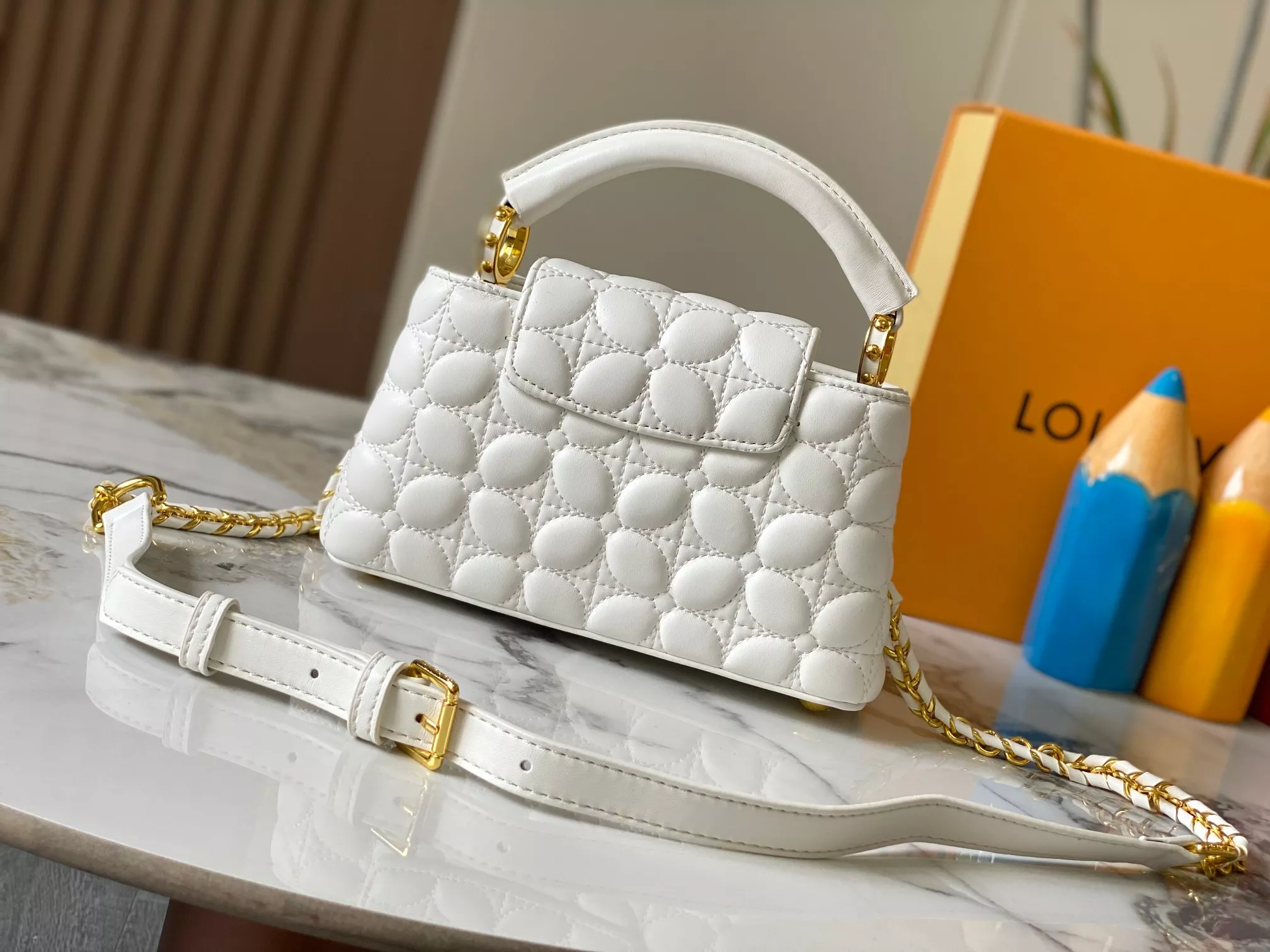 Functional 8834 Louis Vuitton AAA Quality Messenger Bags For Women
