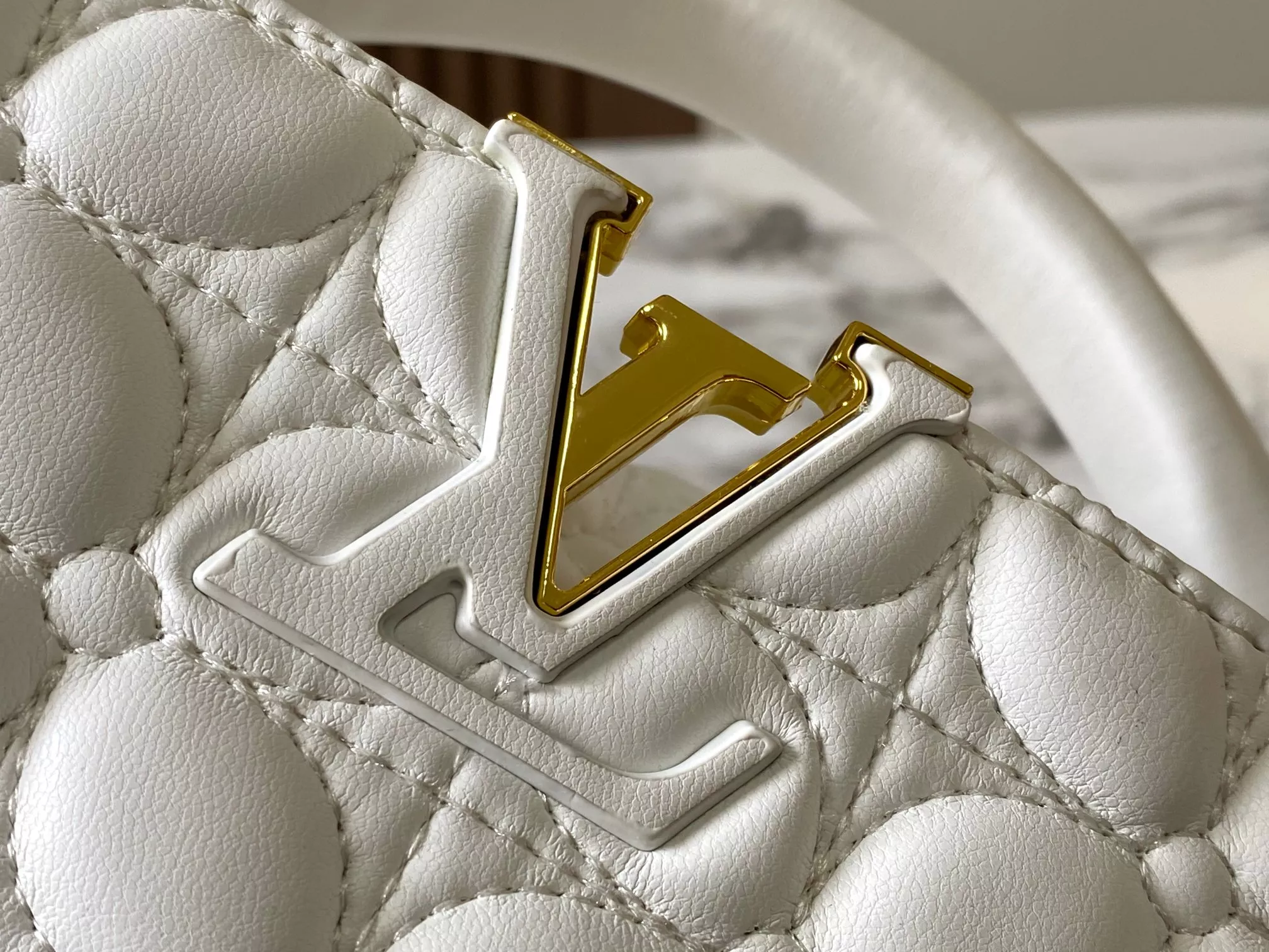 Functional 8834 Louis Vuitton AAA Quality Messenger Bags For Women
