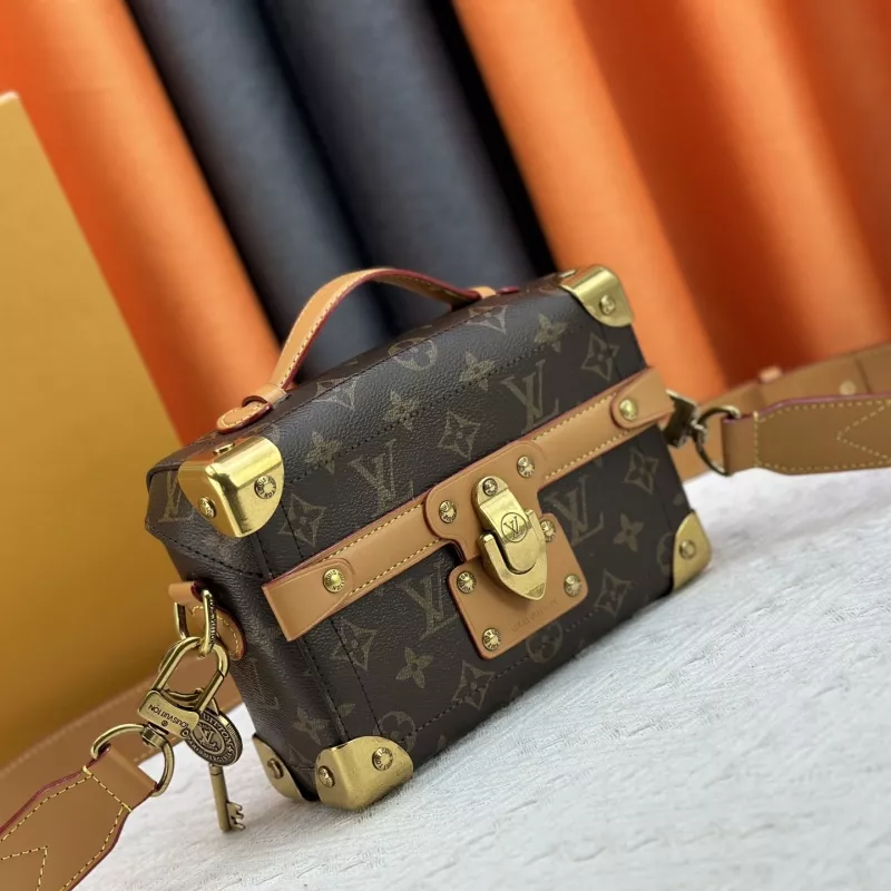 Functional 8897 Louis Vuitton AAA Quality Messenger Bags For Women