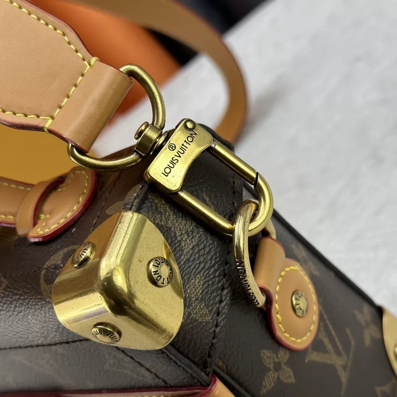 Functional 8897 Louis Vuitton AAA Quality Messenger Bags For Women