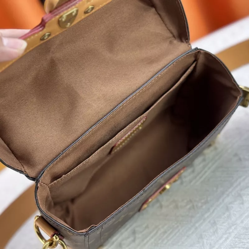 Functional 8897 Louis Vuitton AAA Quality Messenger Bags For Women