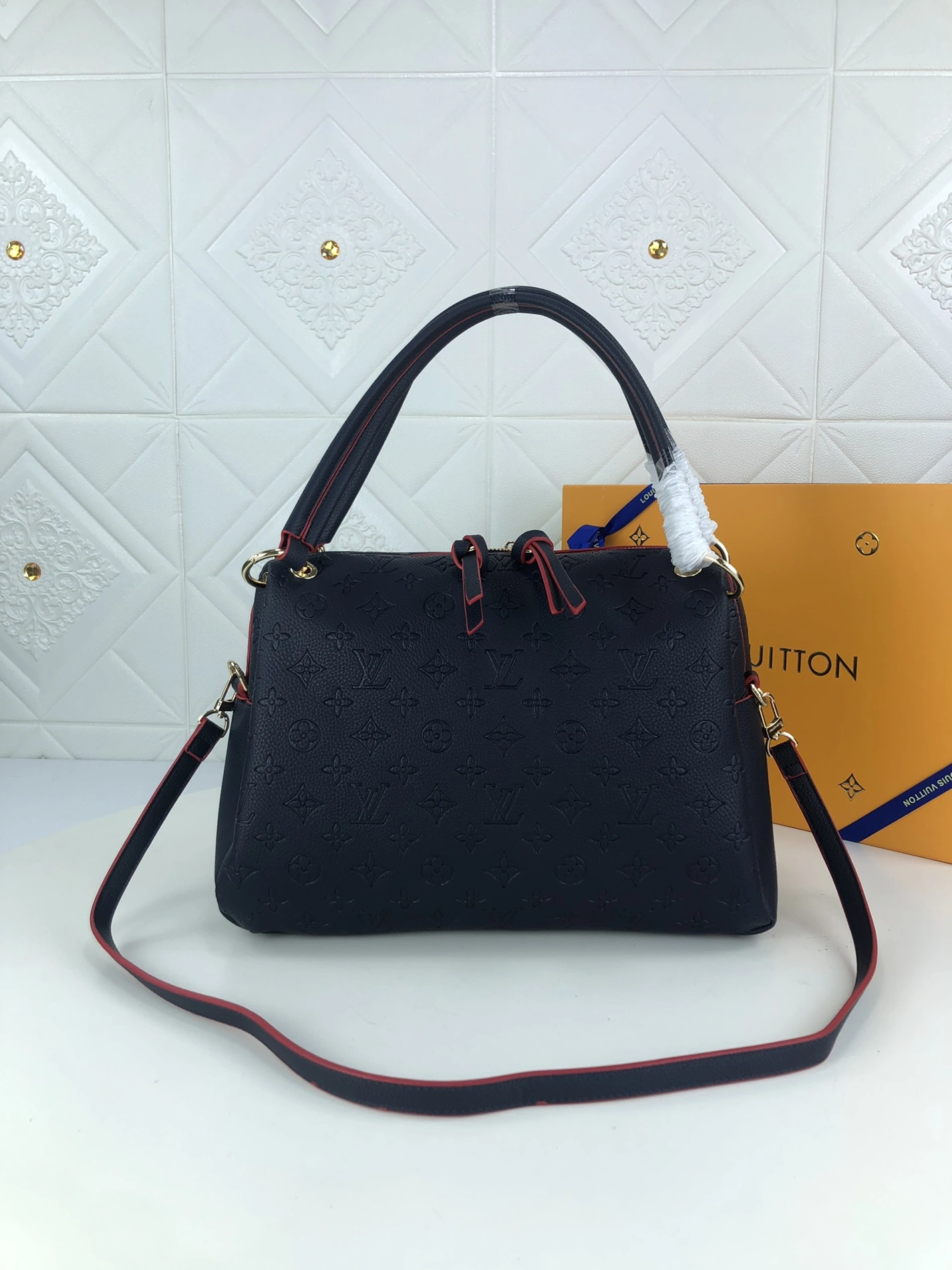 Functional 9339 Louis Vuitton AAA Quality Handbags For Women