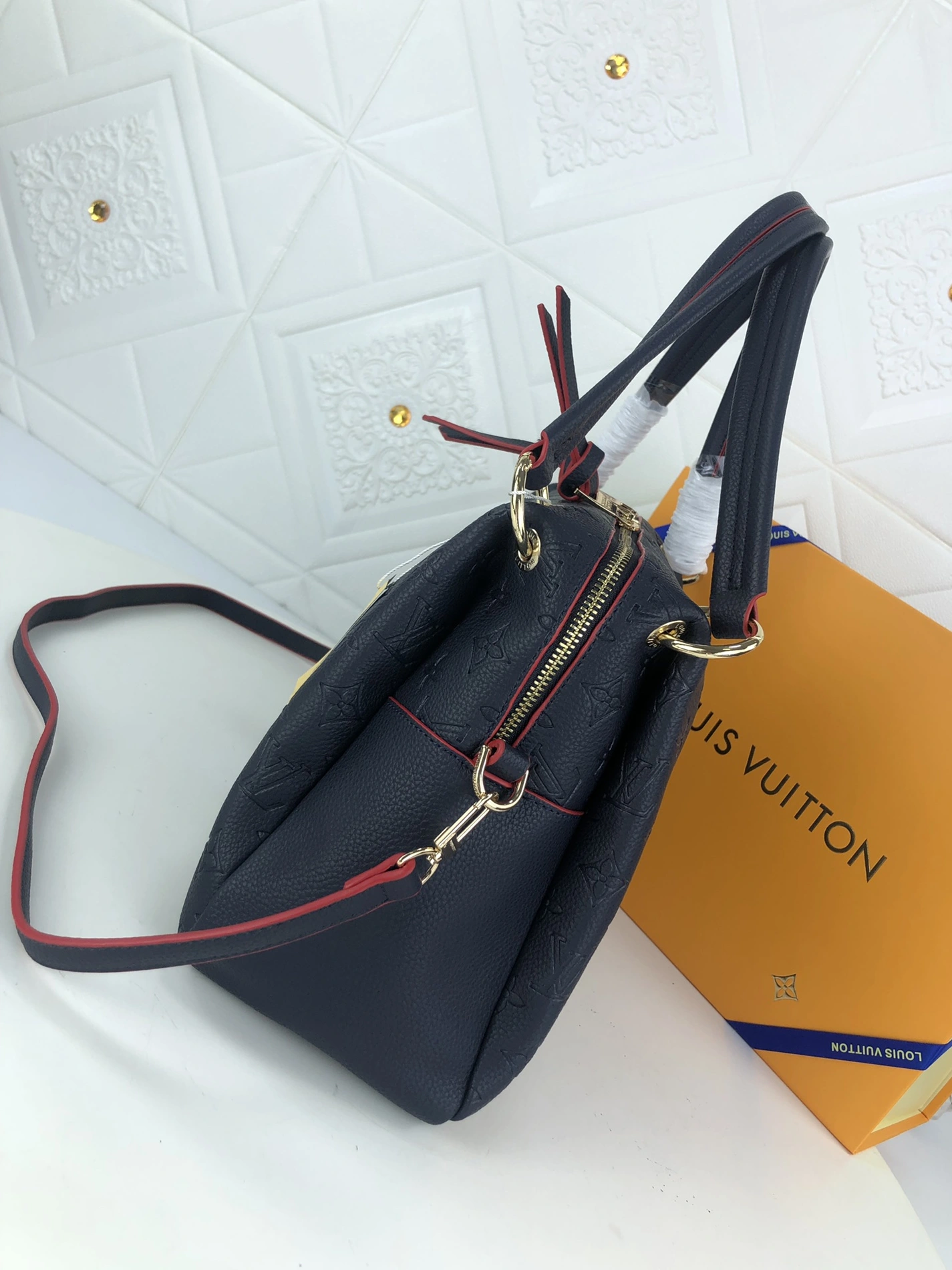 Functional 9339 Louis Vuitton AAA Quality Handbags For Women