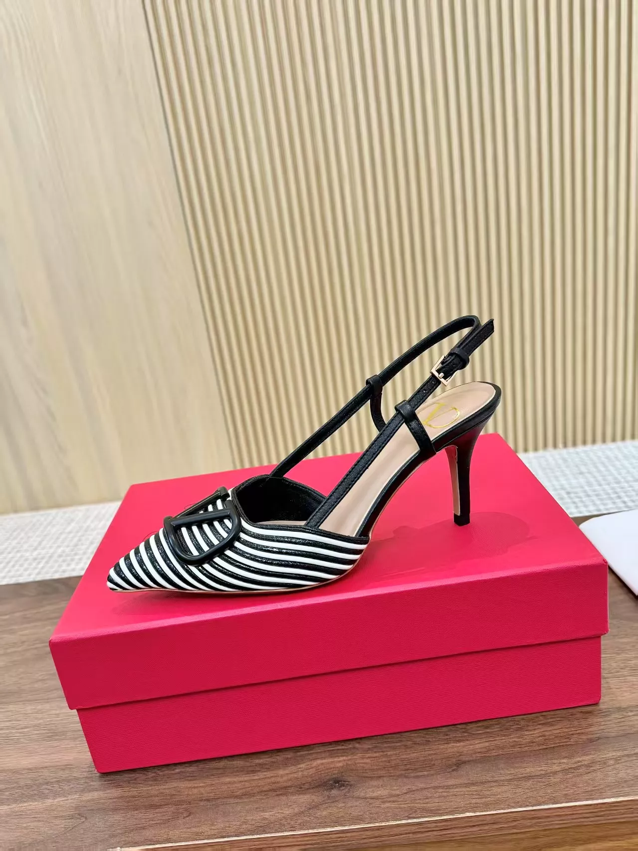 Functional 9834 Valentino Sandal For Women