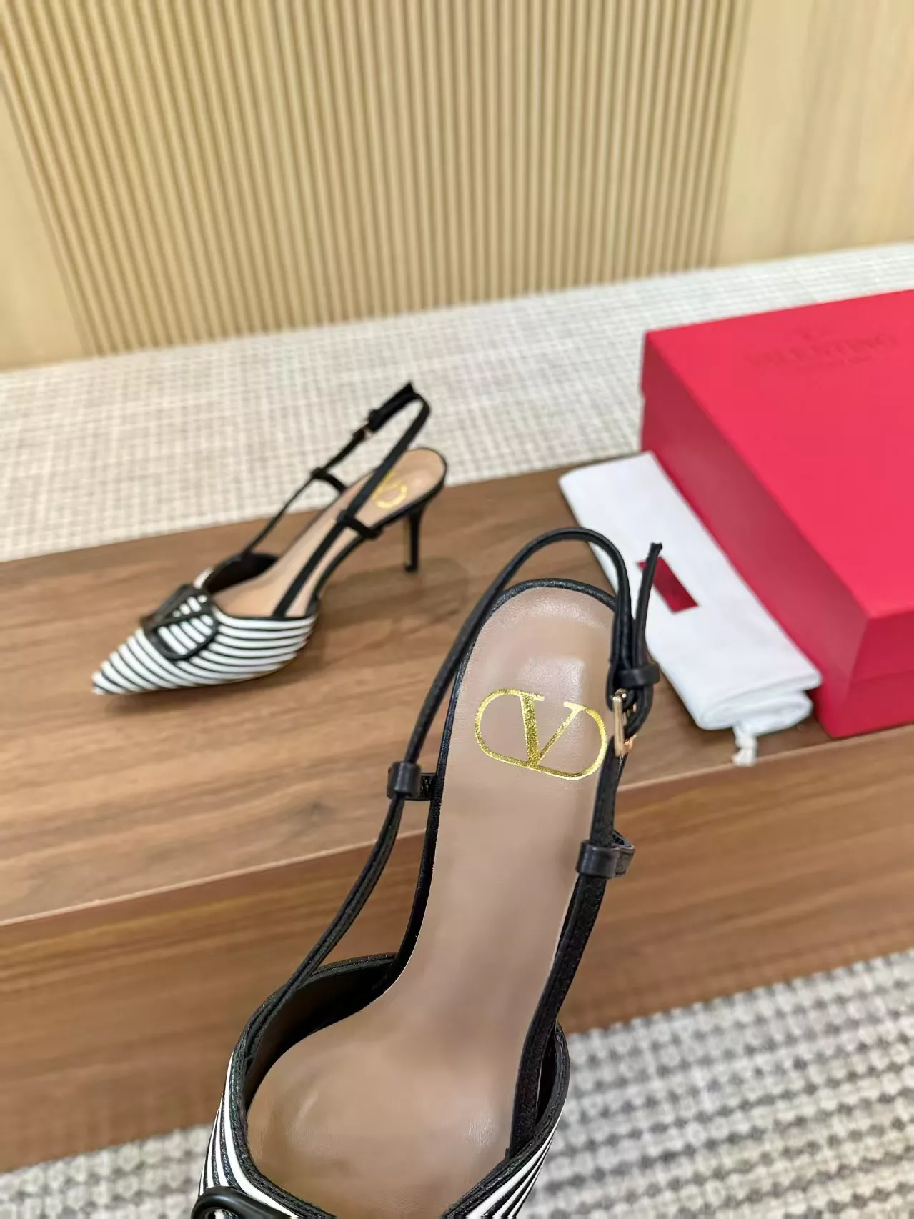 Functional 9834 Valentino Sandal For Women