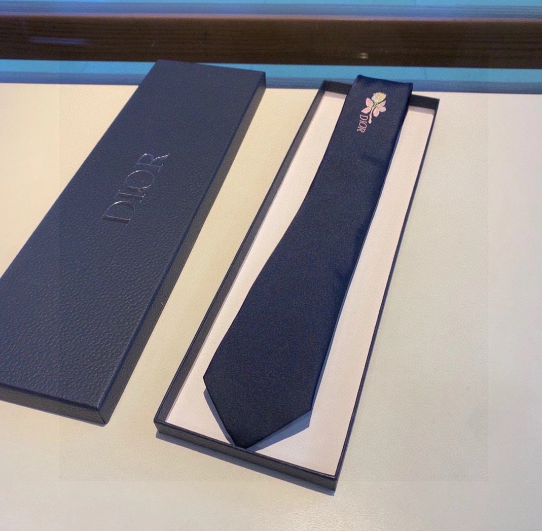 Functional 9974 Christian Dior Necktie For Men