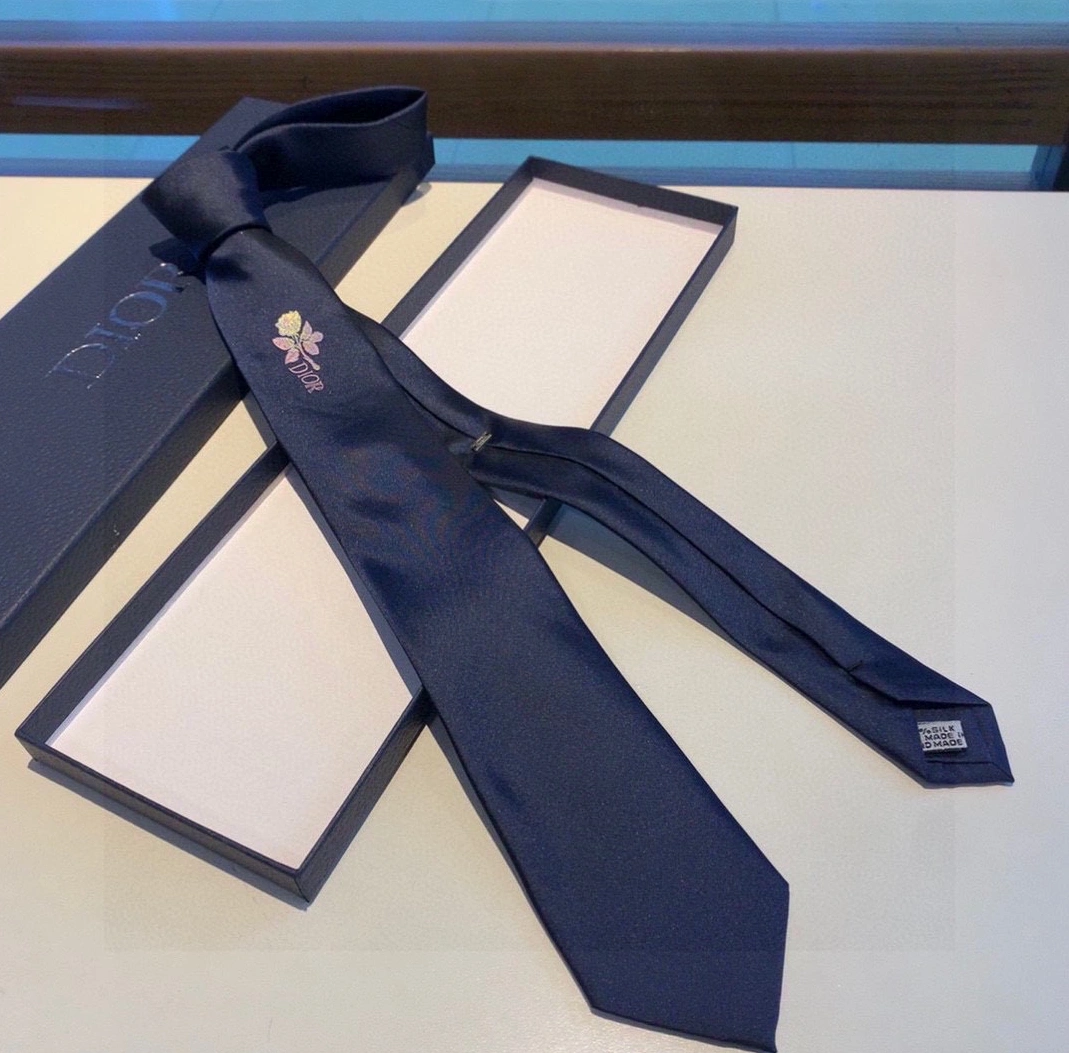 Functional 9974 Christian Dior Necktie For Men