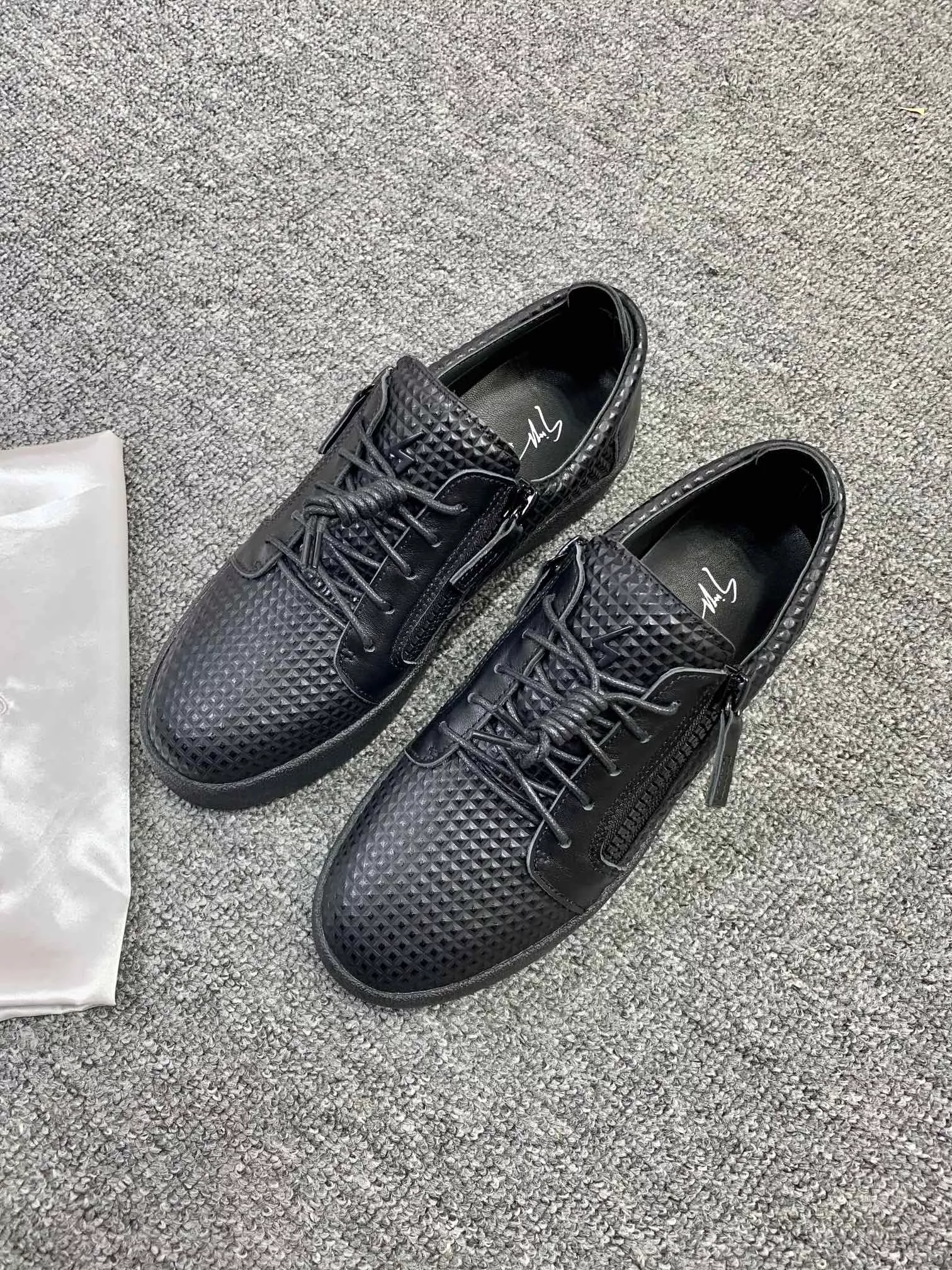 Giuseppe Zanotti Casual Shoes For Men Versatile 3570