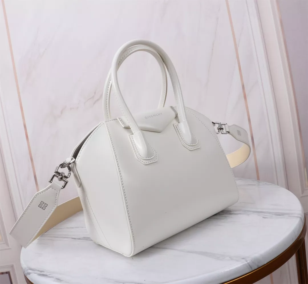 Givenchy AAA Quality Handbags For Women Affordable 2315