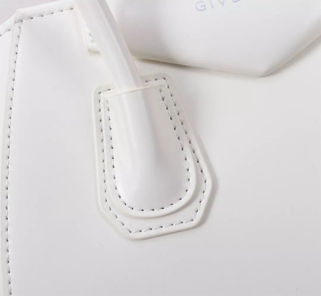 Givenchy AAA Quality Handbags For Women Affordable 2315