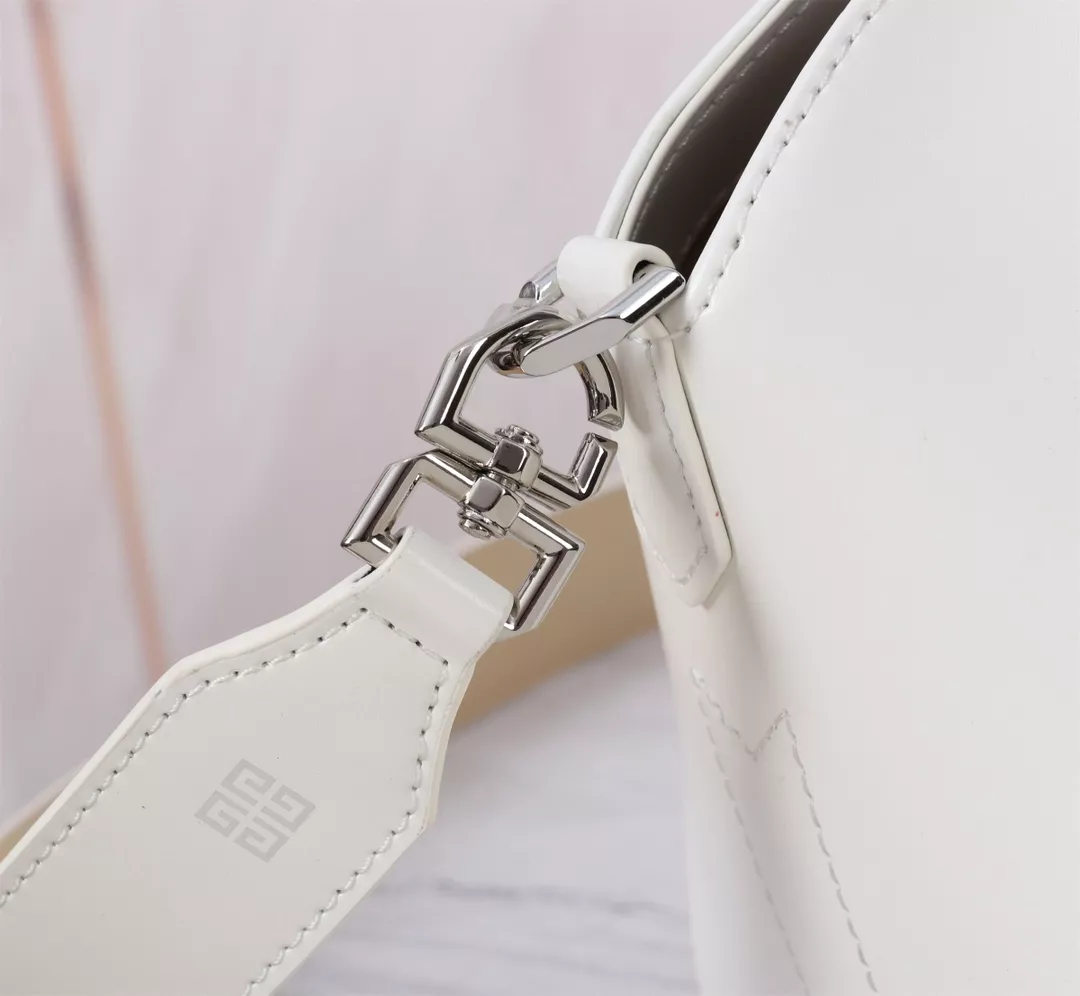 Givenchy AAA Quality Handbags For Women Affordable 2315