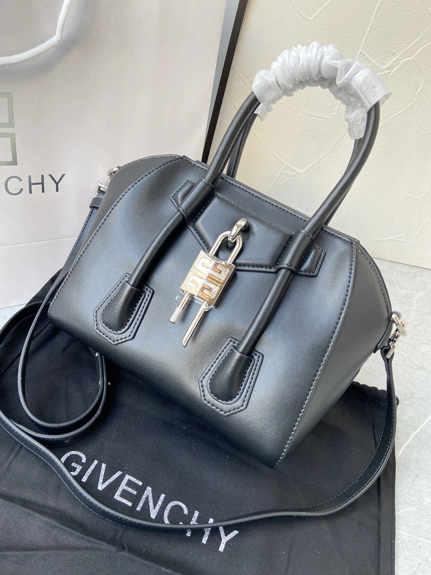 Givenchy AAA Quality Handbags For Women Affordable 4203