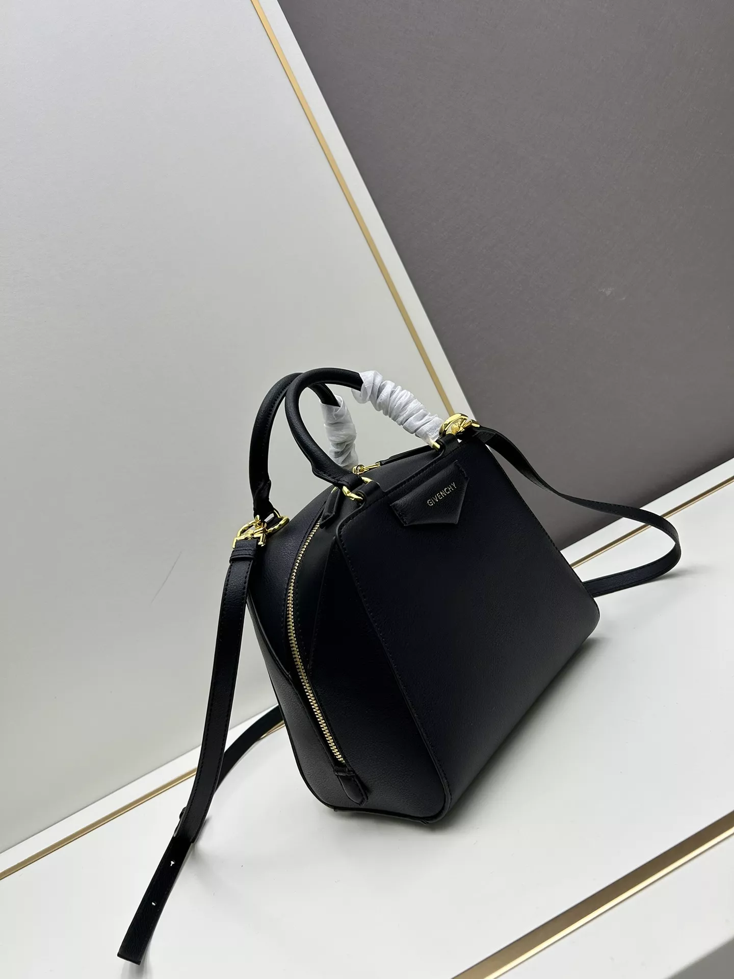 Givenchy AAA Quality Handbags For Women Affordable 4360
