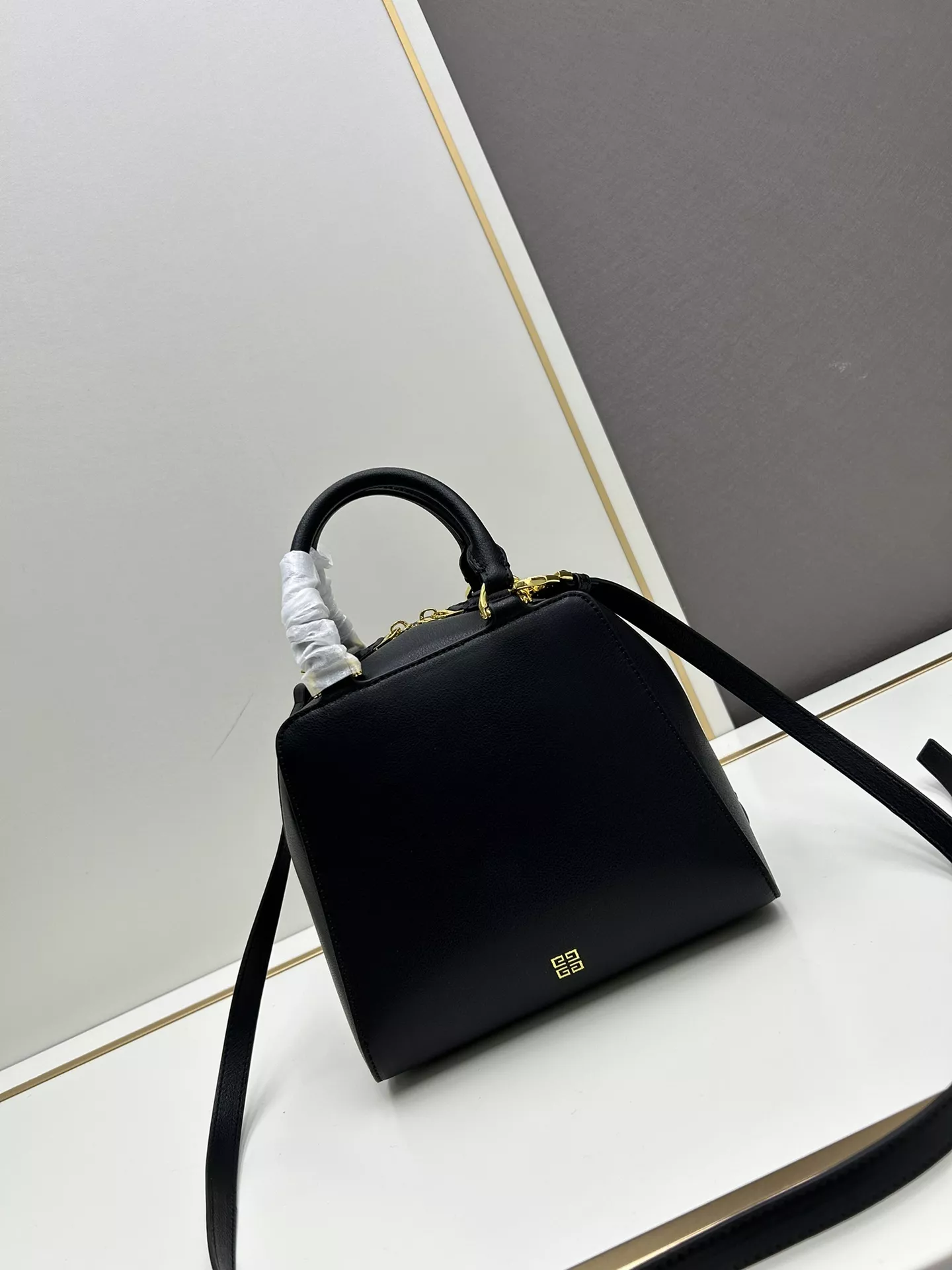 Givenchy AAA Quality Handbags For Women Affordable 4360