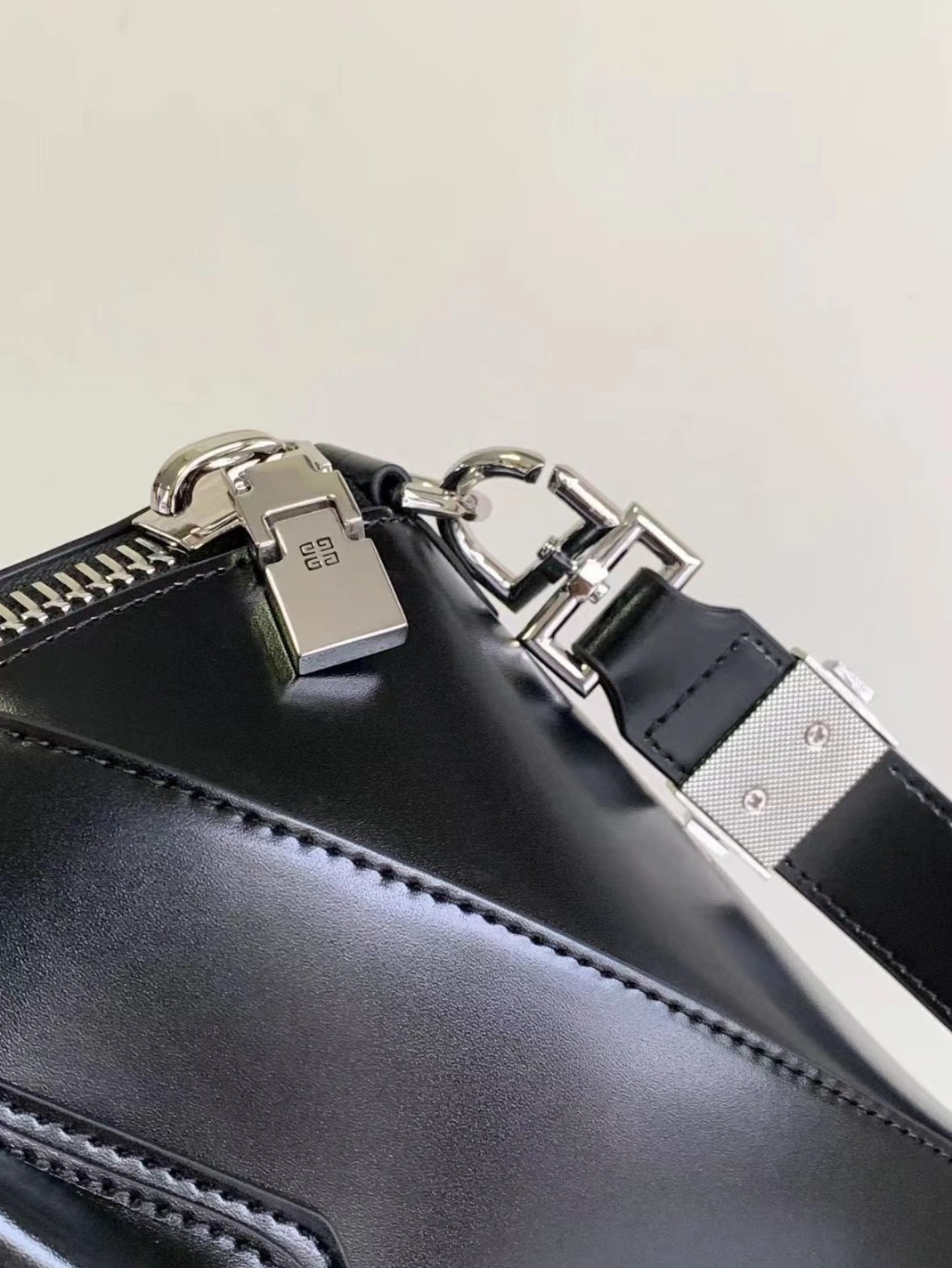 Givenchy AAA Quality Handbags For Women Affordable 8211