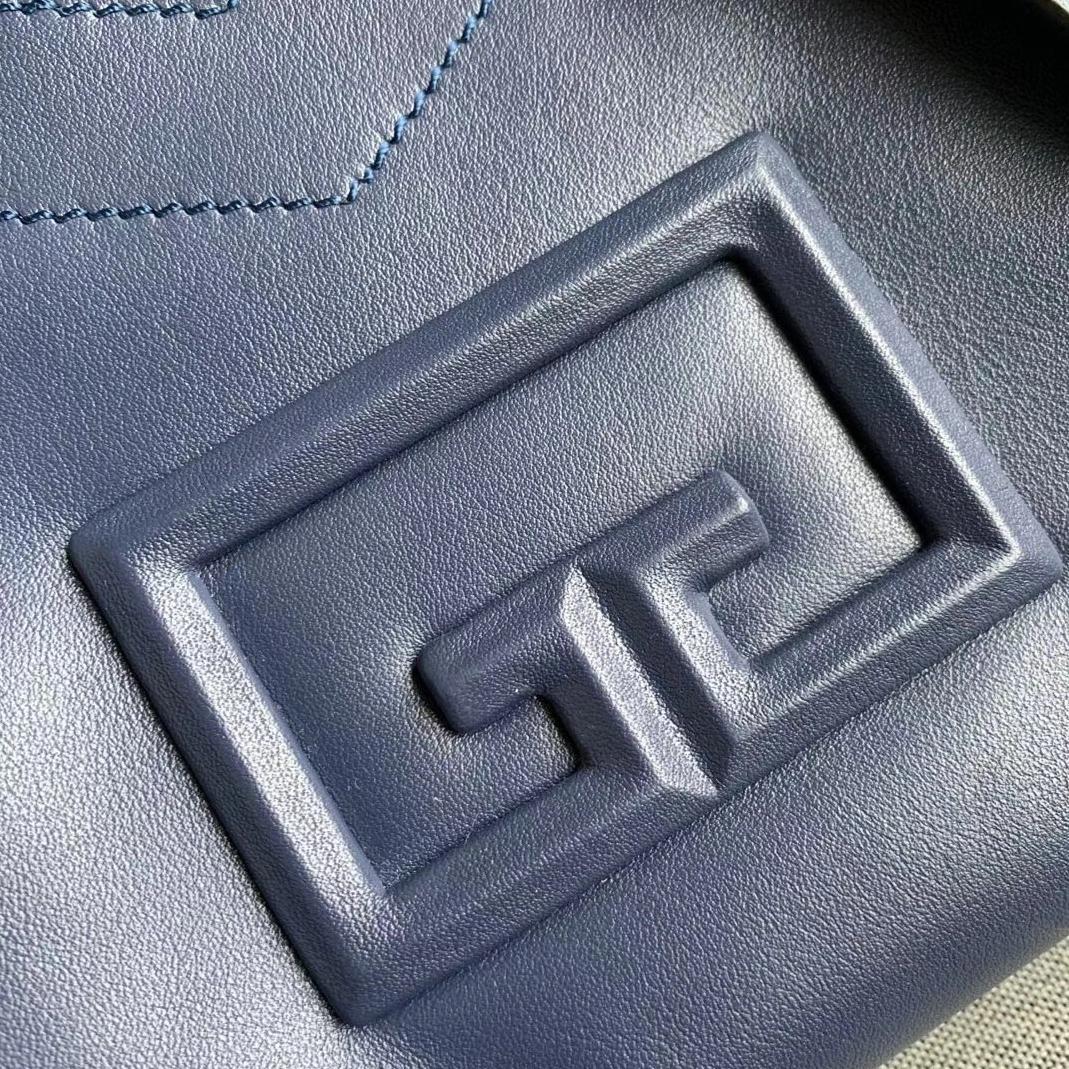 Givenchy AAA Quality Handbags For Women Breathable 6045
