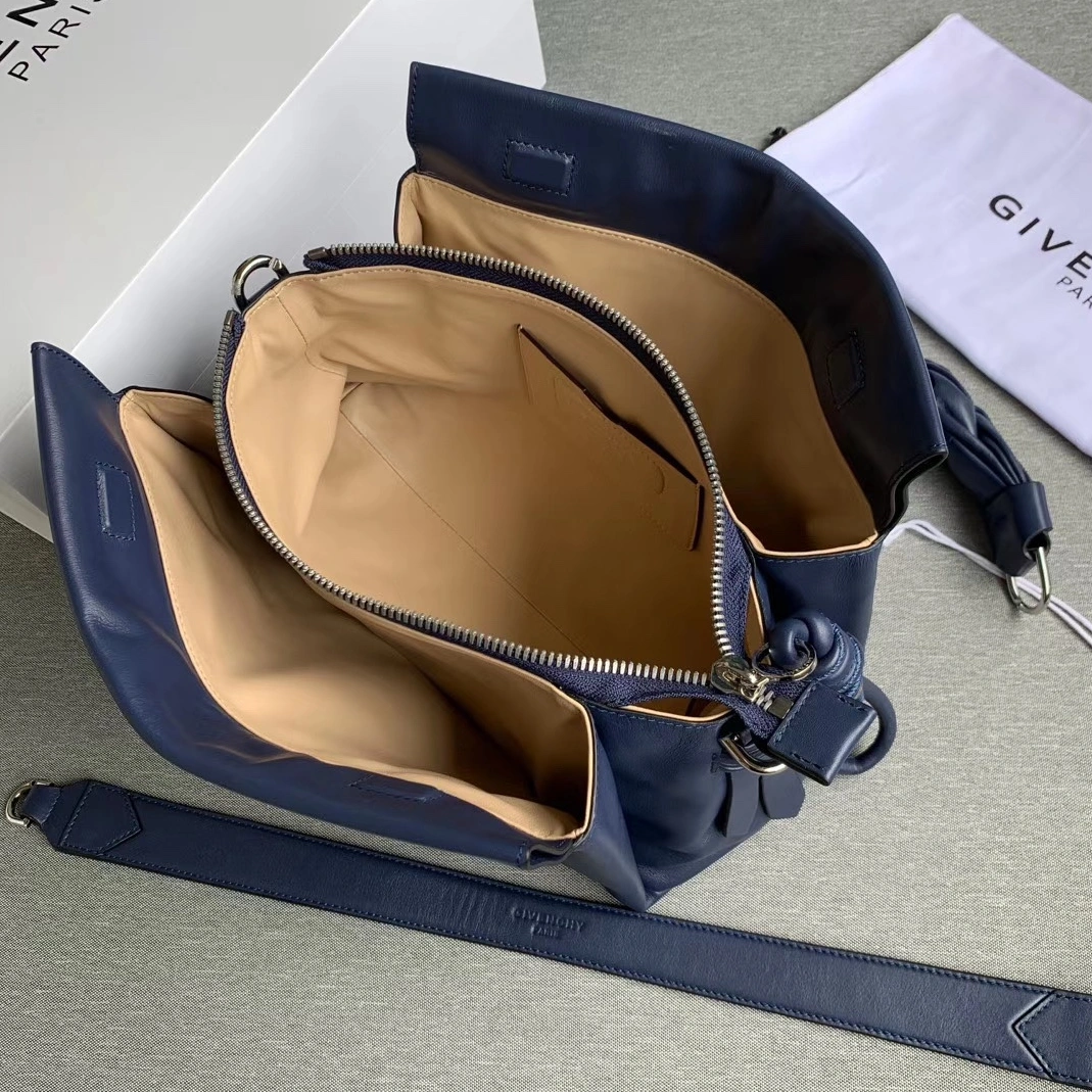 Givenchy AAA Quality Handbags For Women Breathable 6045