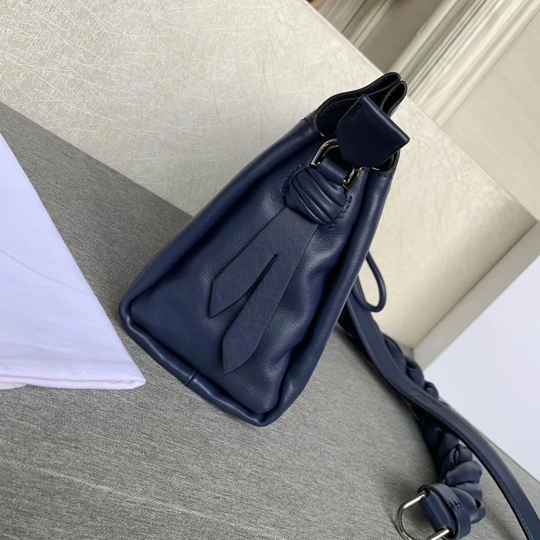Givenchy AAA Quality Handbags For Women Breathable 6045