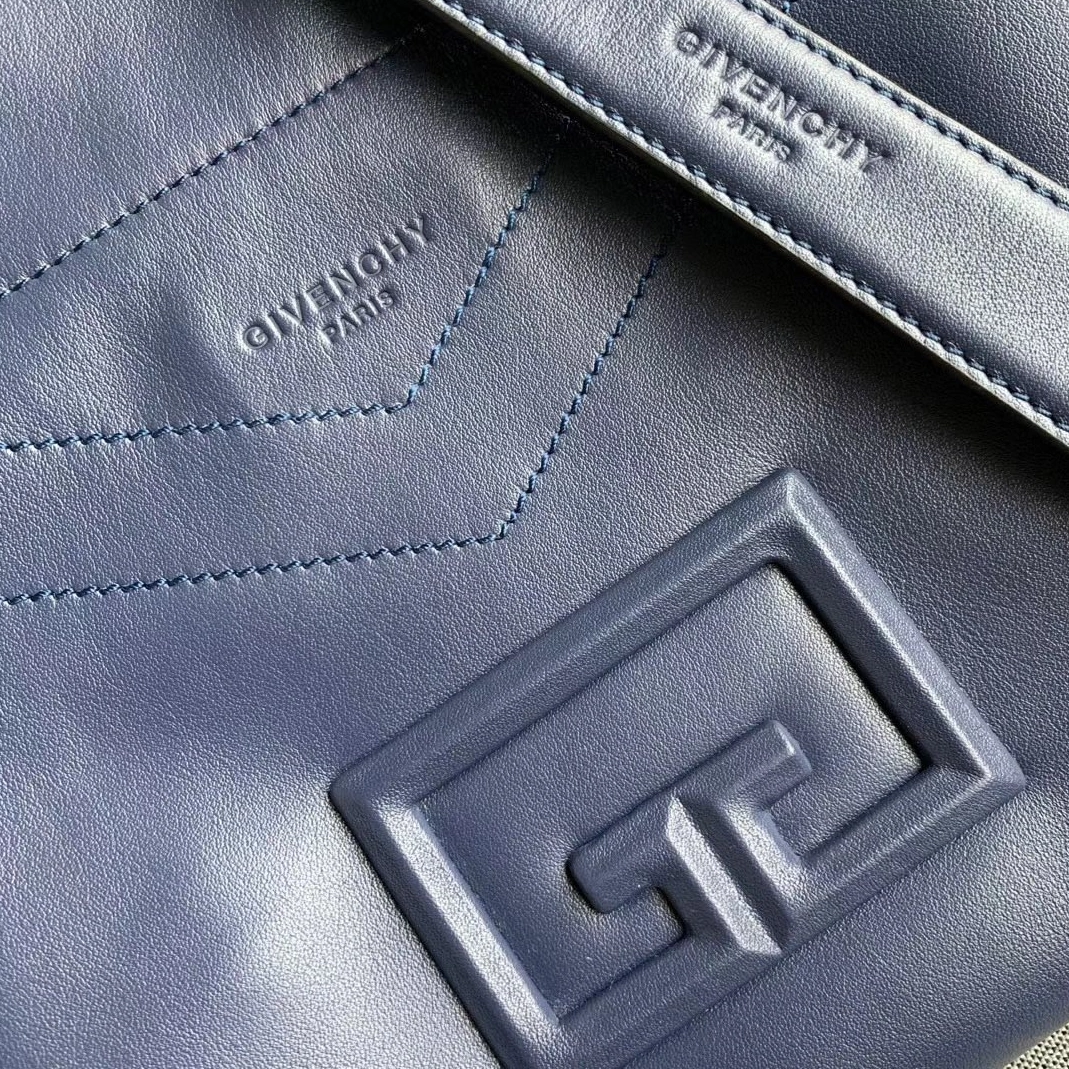 Givenchy AAA Quality Handbags For Women Breathable 6045