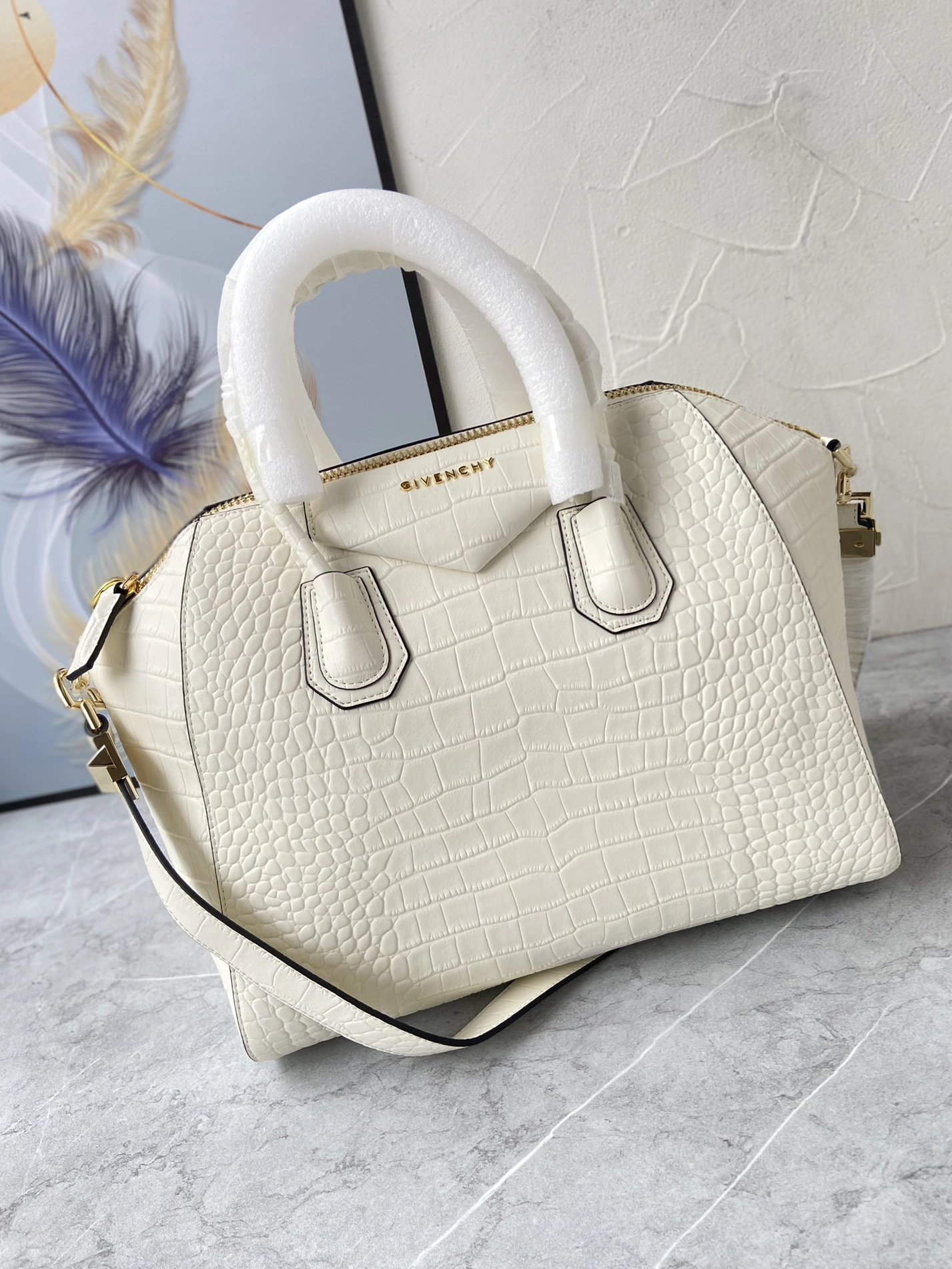 Givenchy AAA Quality Handbags For Women Breathable 6314